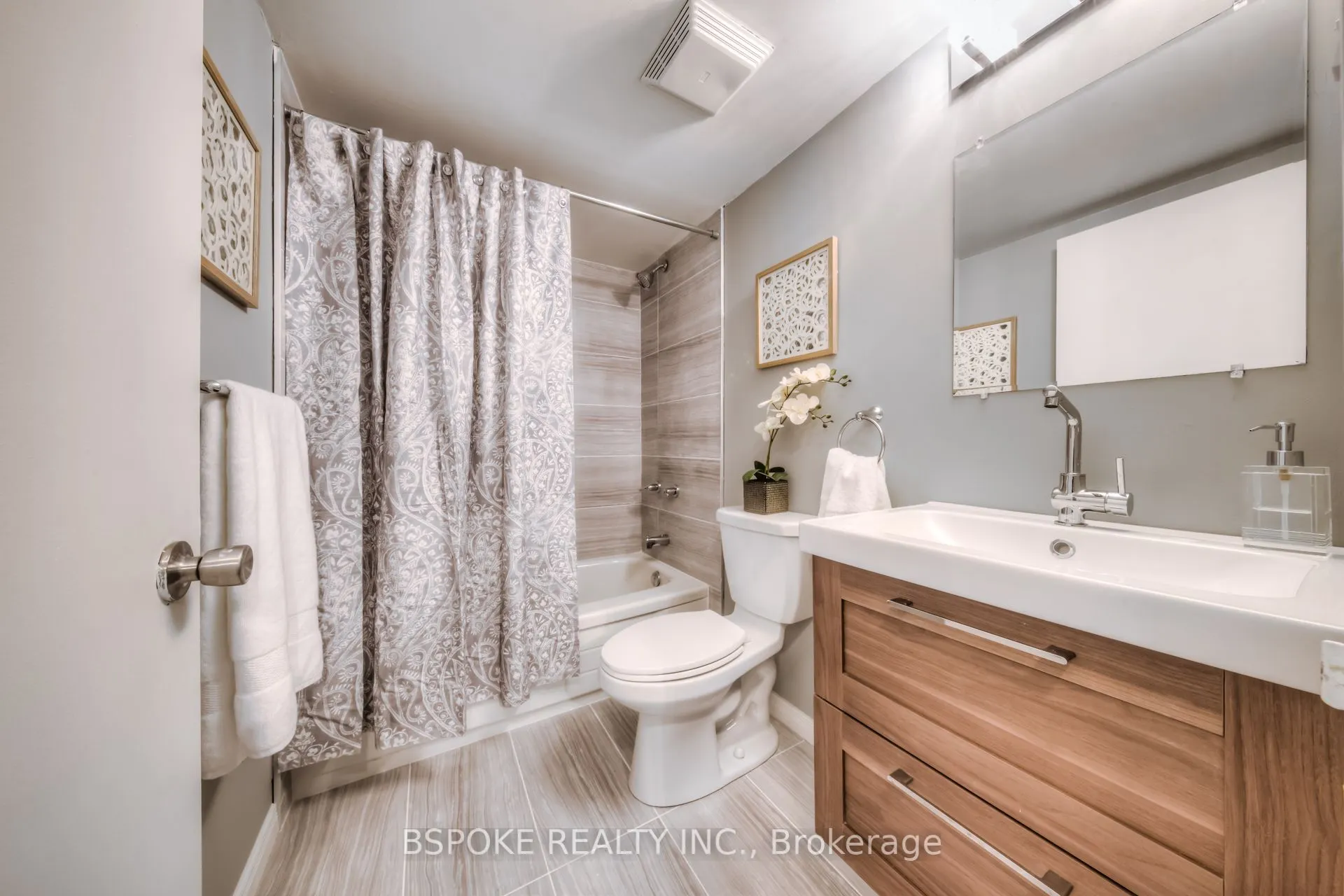 260 Queens Quay W, #804