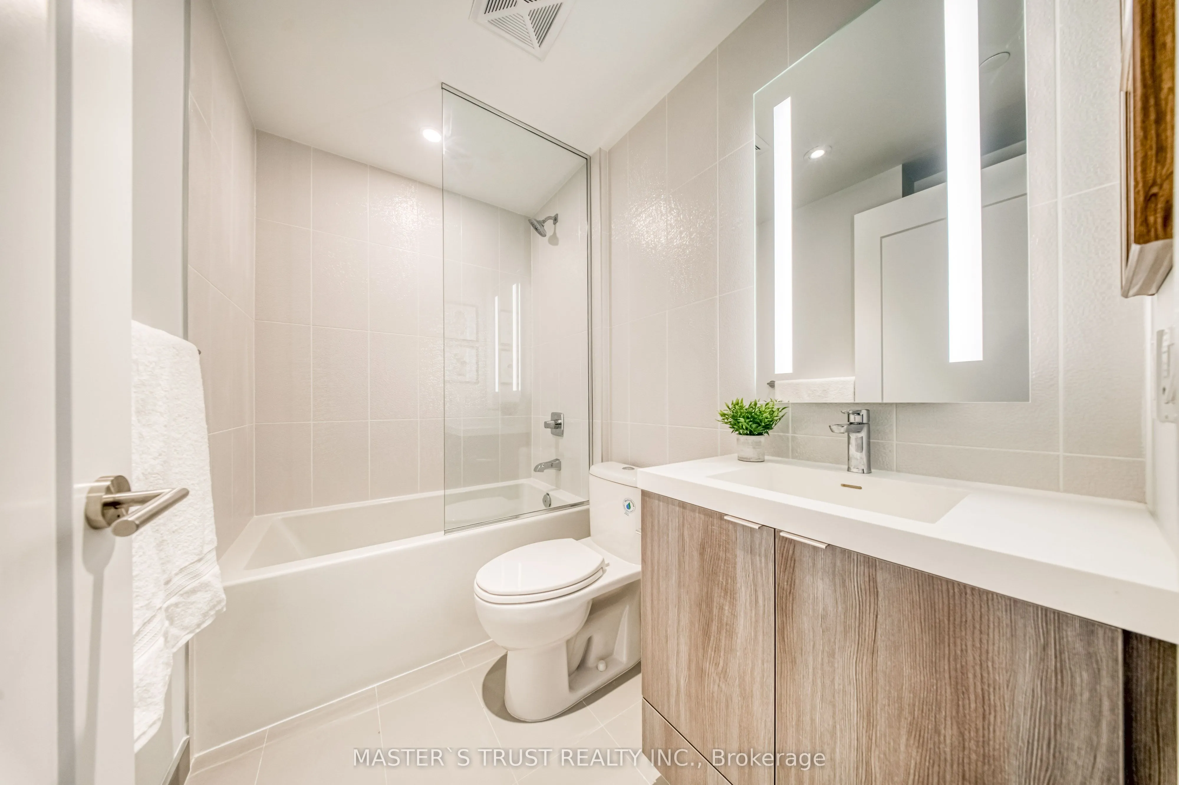 585 Bloor Street E, #3218
