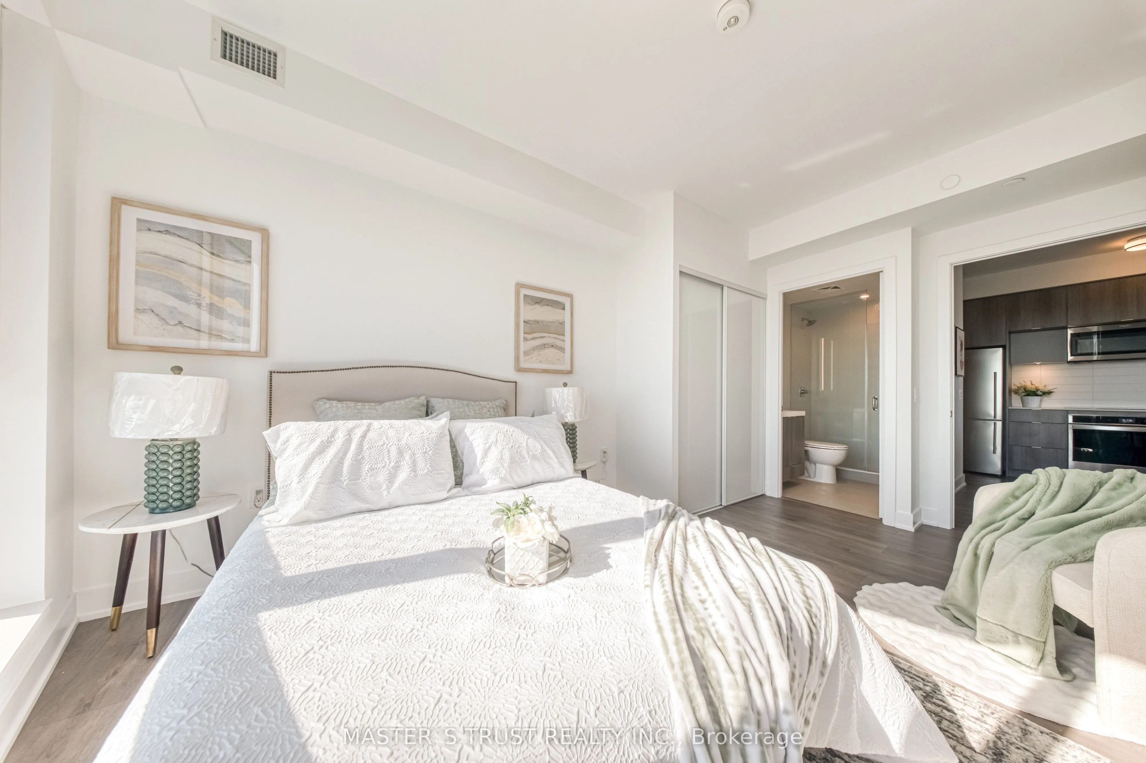 585 Bloor Street E, #3218