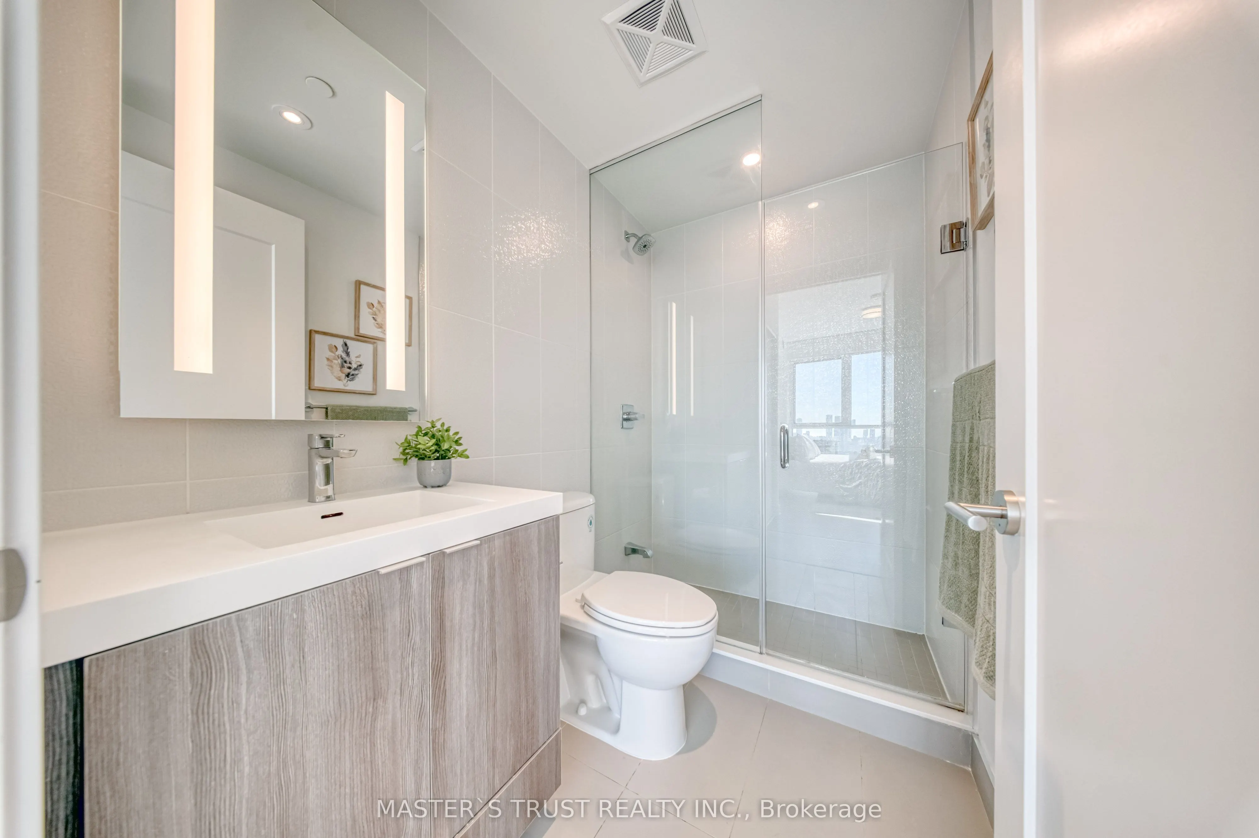 585 Bloor Street E, #3218