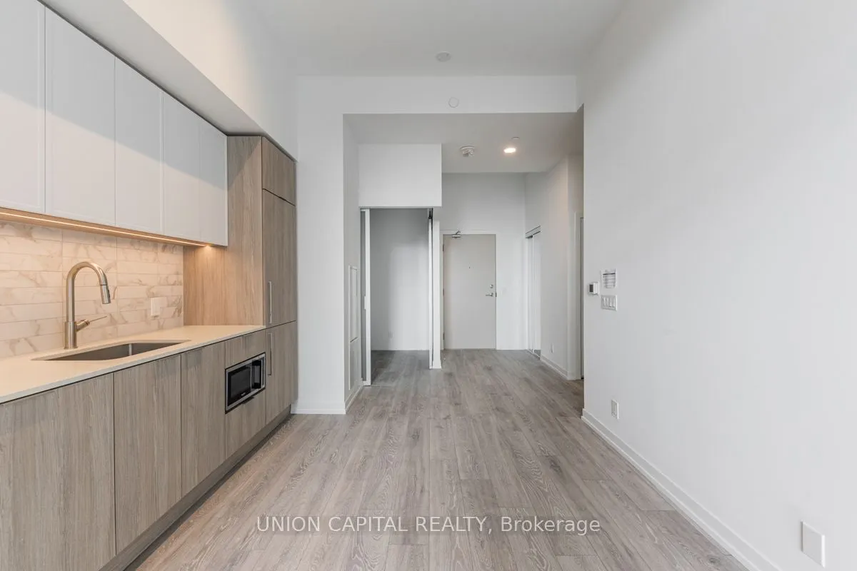 2020 Bathurst Street, #901
