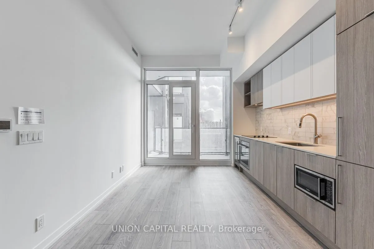 2020 Bathurst Street, #901