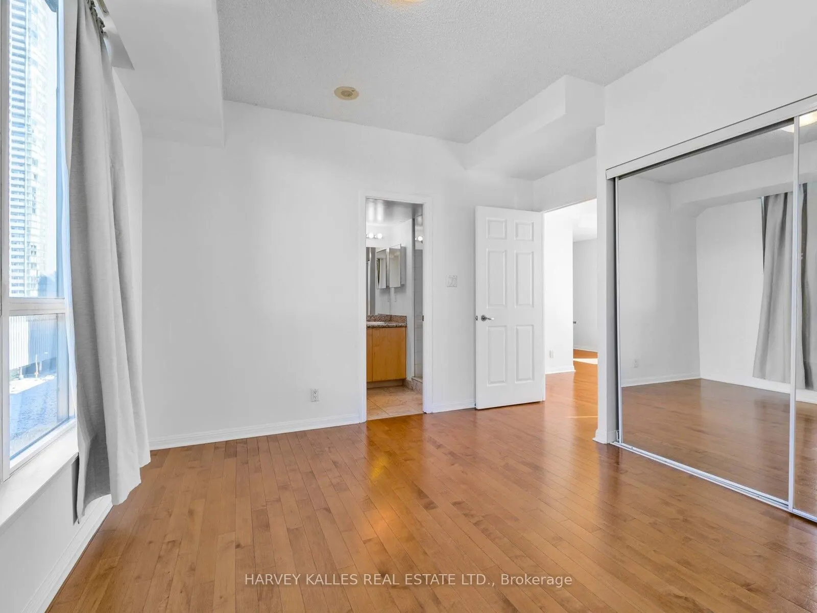 228 Queens Quay W, #1115