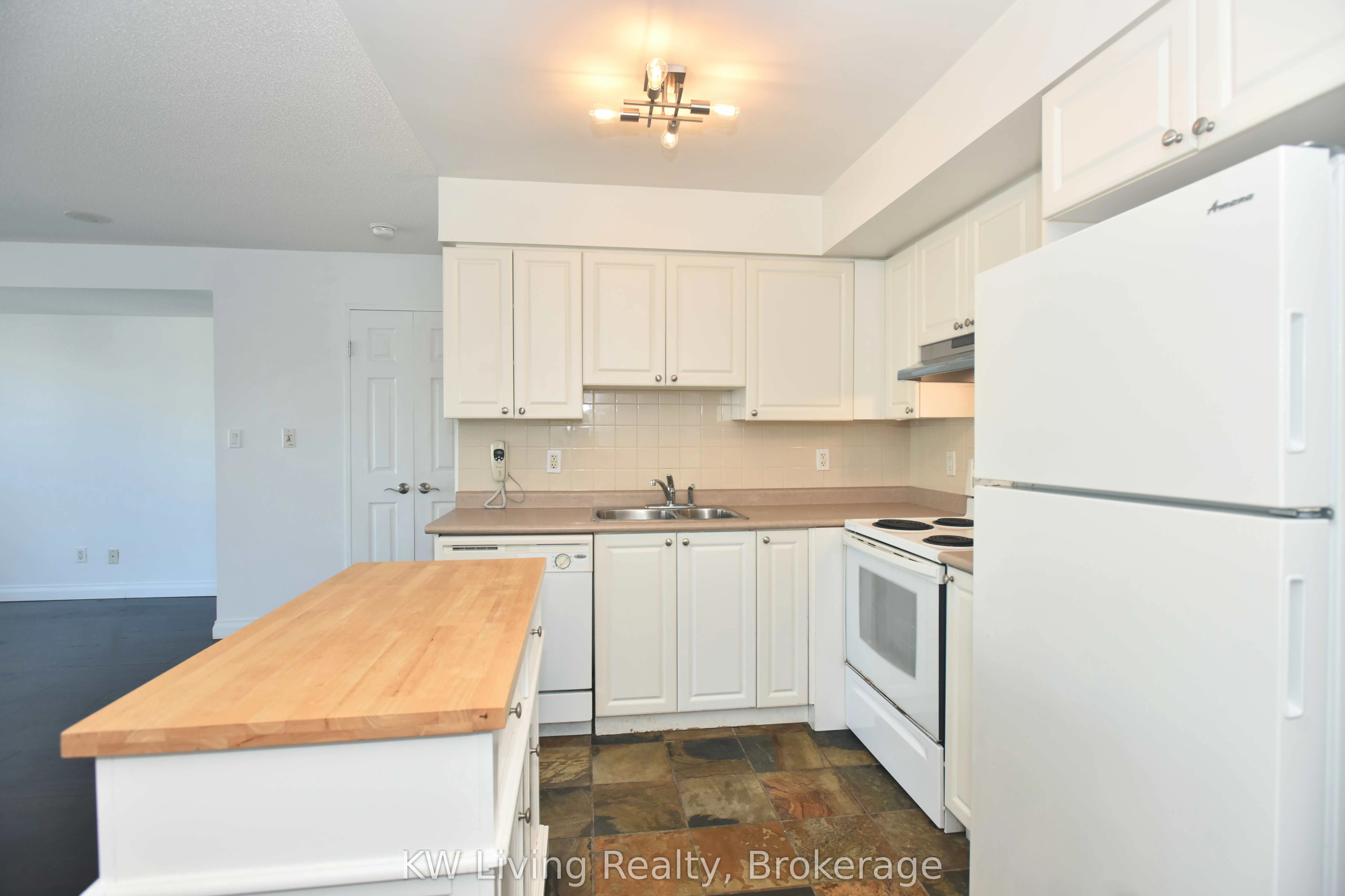 230 King Street E, #1120