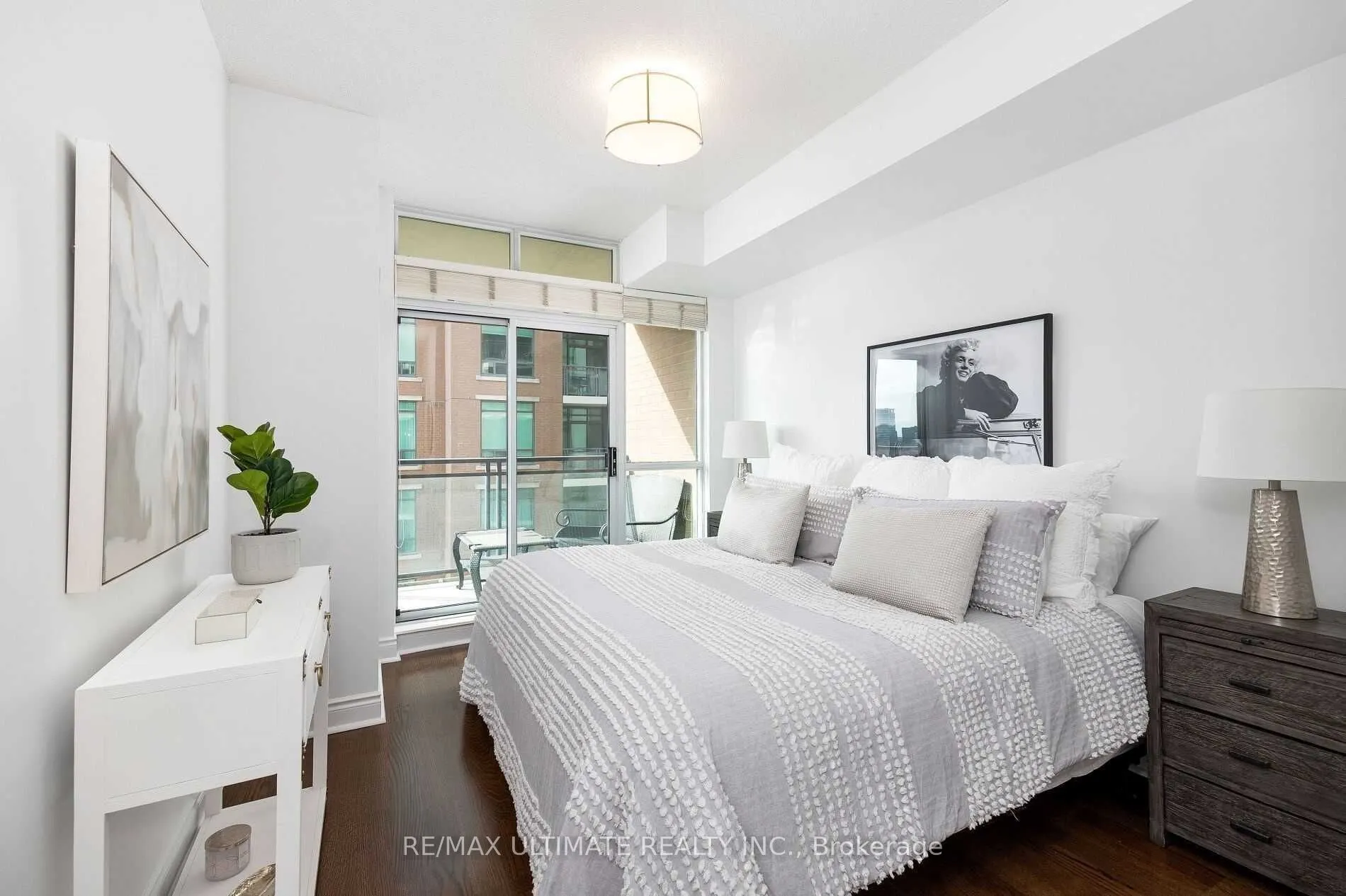 319 Merton Street, #1009