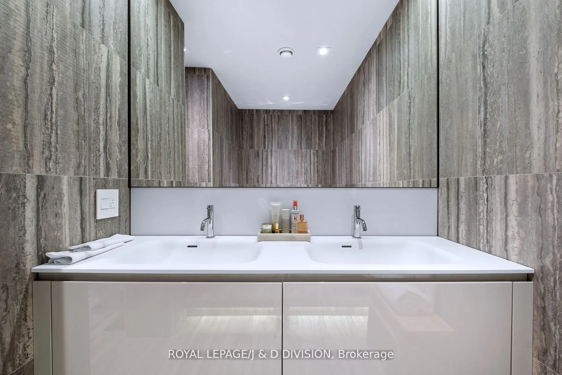 20 Scrivener Square, #301