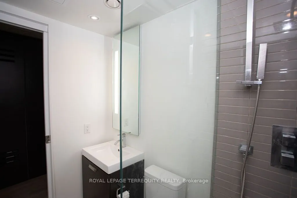 629 King Street W, #425