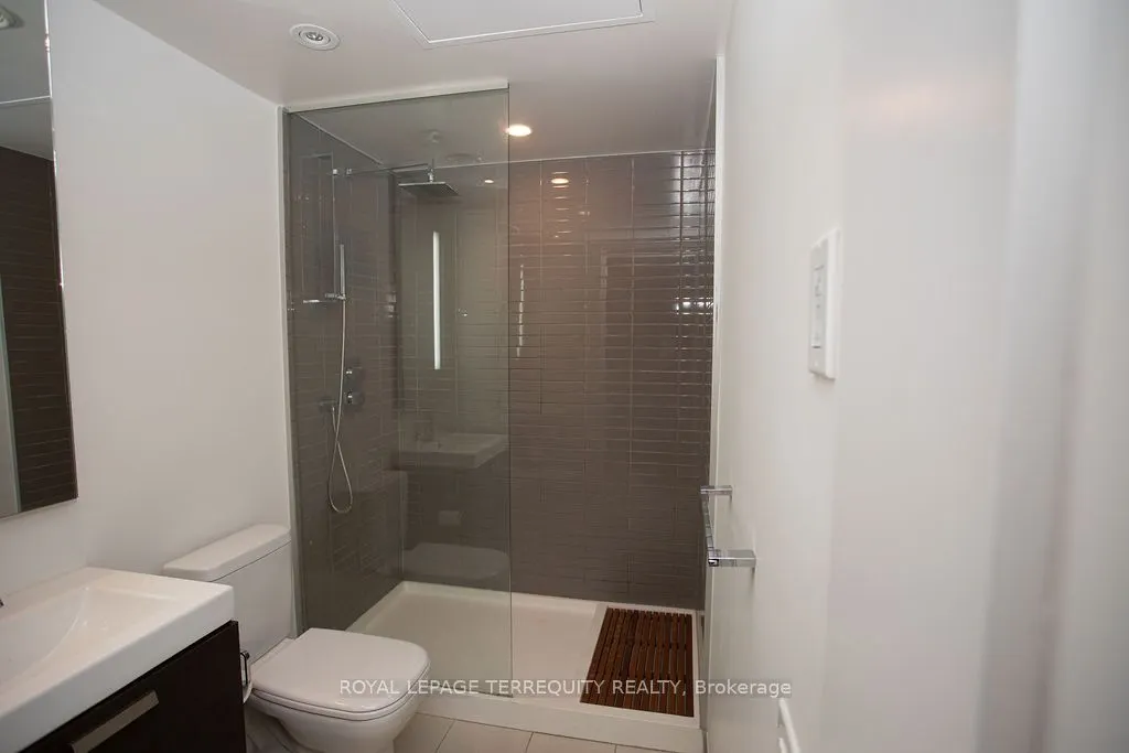 629 King Street W, #425
