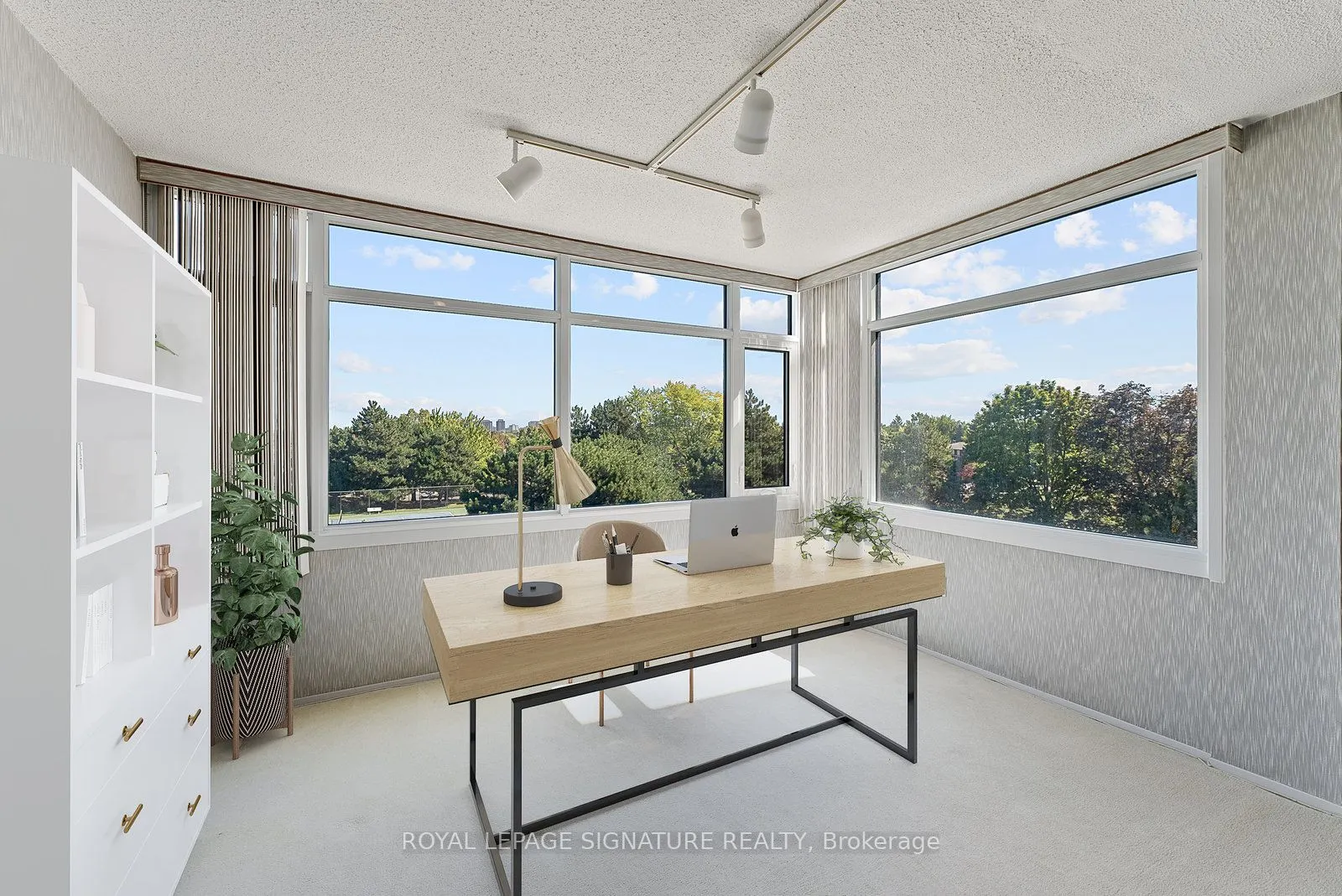 1555 Finch Avenue E, #404