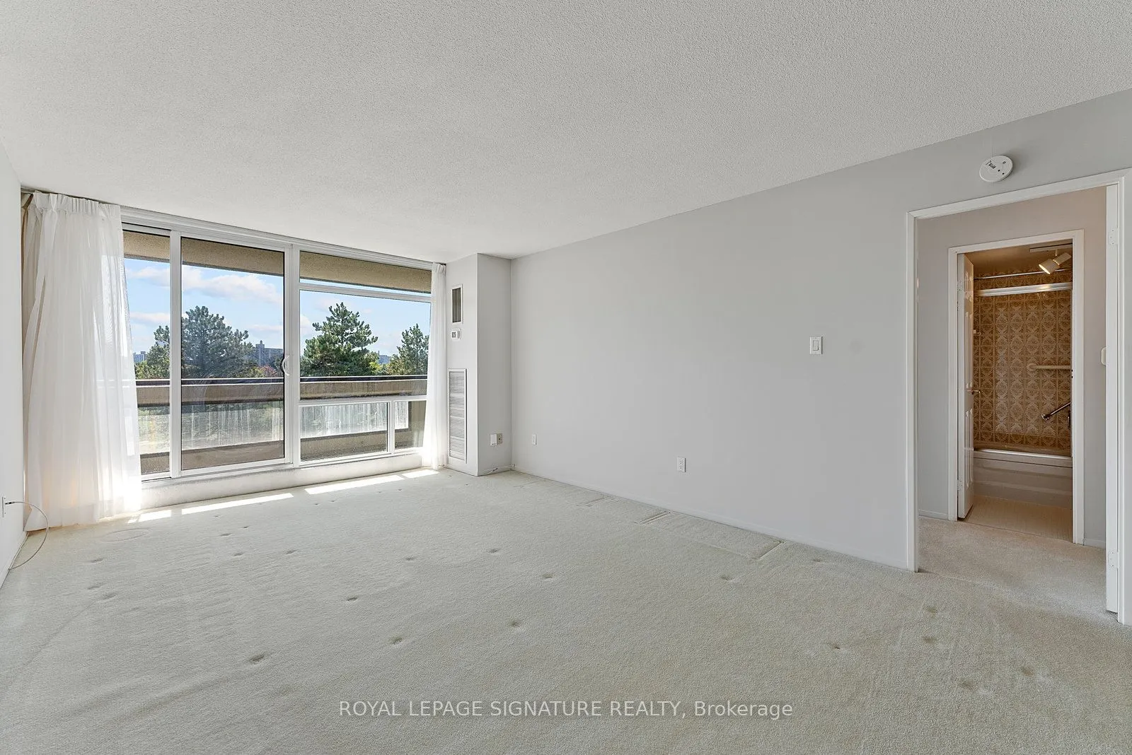 1555 Finch Avenue E, #404