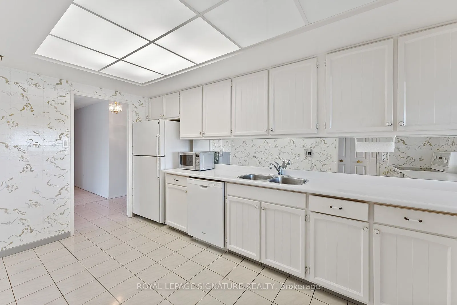 1555 Finch Avenue E, #404
