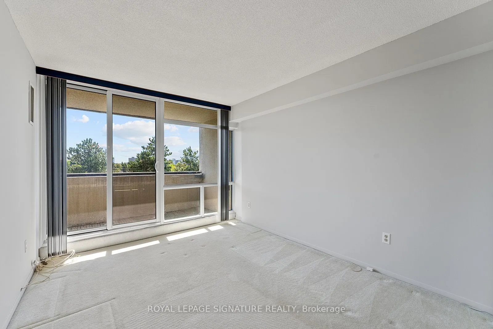 1555 Finch Avenue E, #404