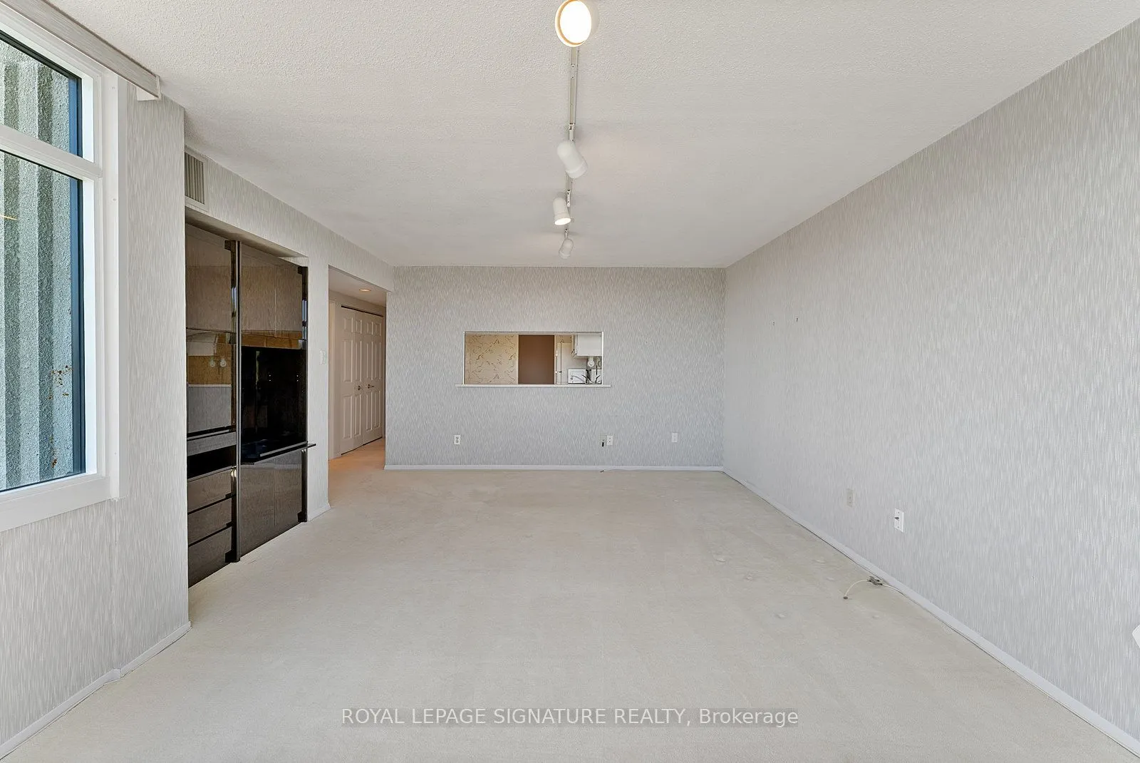 1555 Finch Avenue E, #404