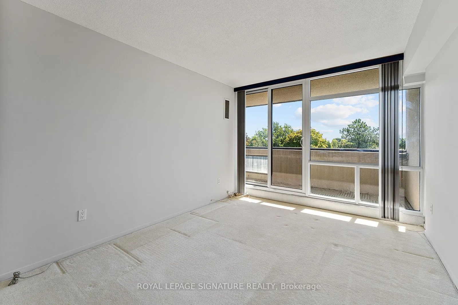1555 Finch Avenue E, #404