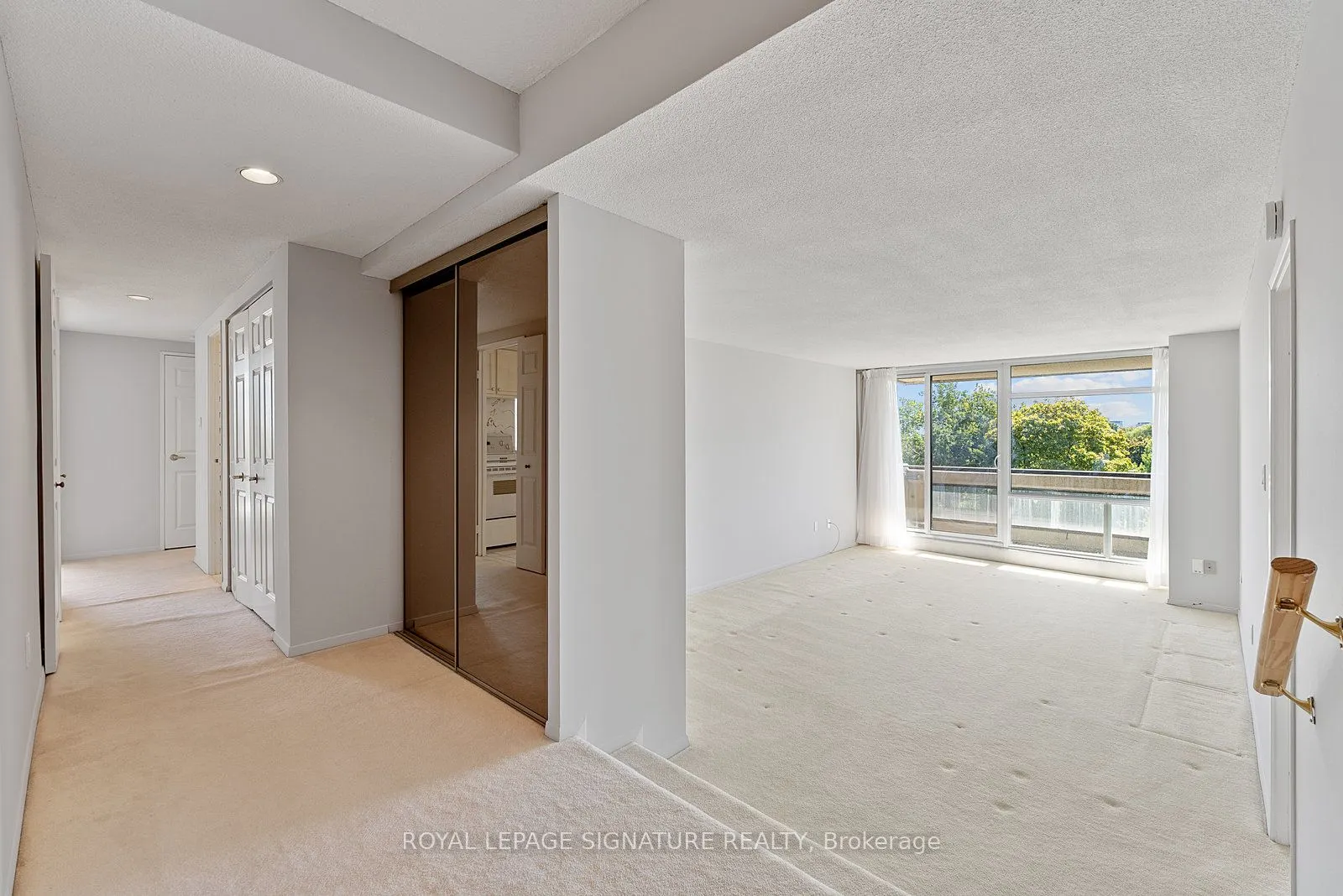1555 Finch Avenue E, #404