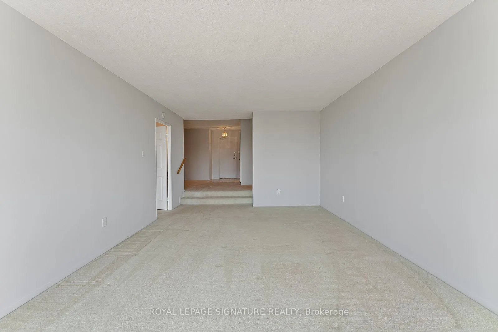 1555 Finch Avenue E, #404