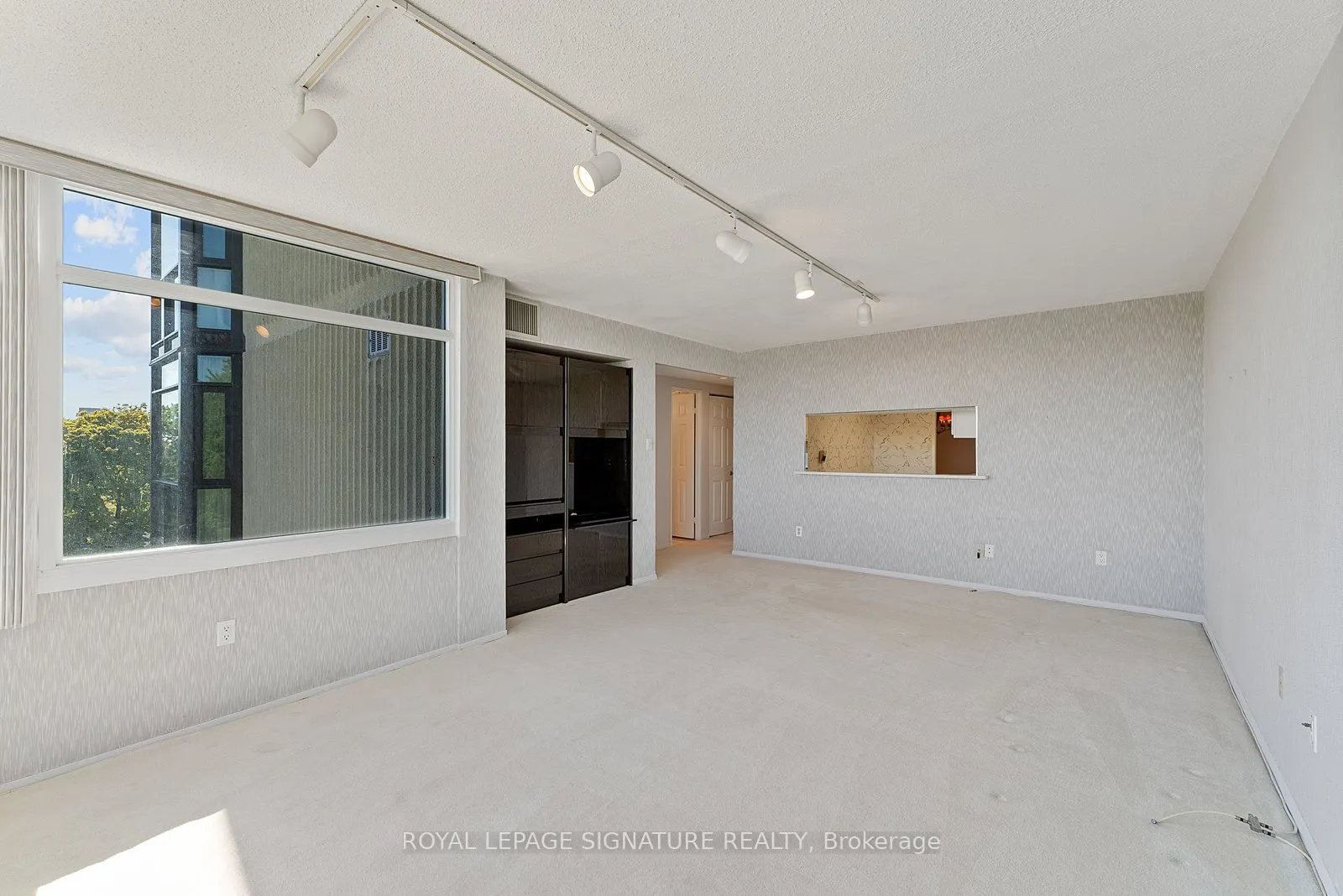 1555 Finch Avenue E, #404