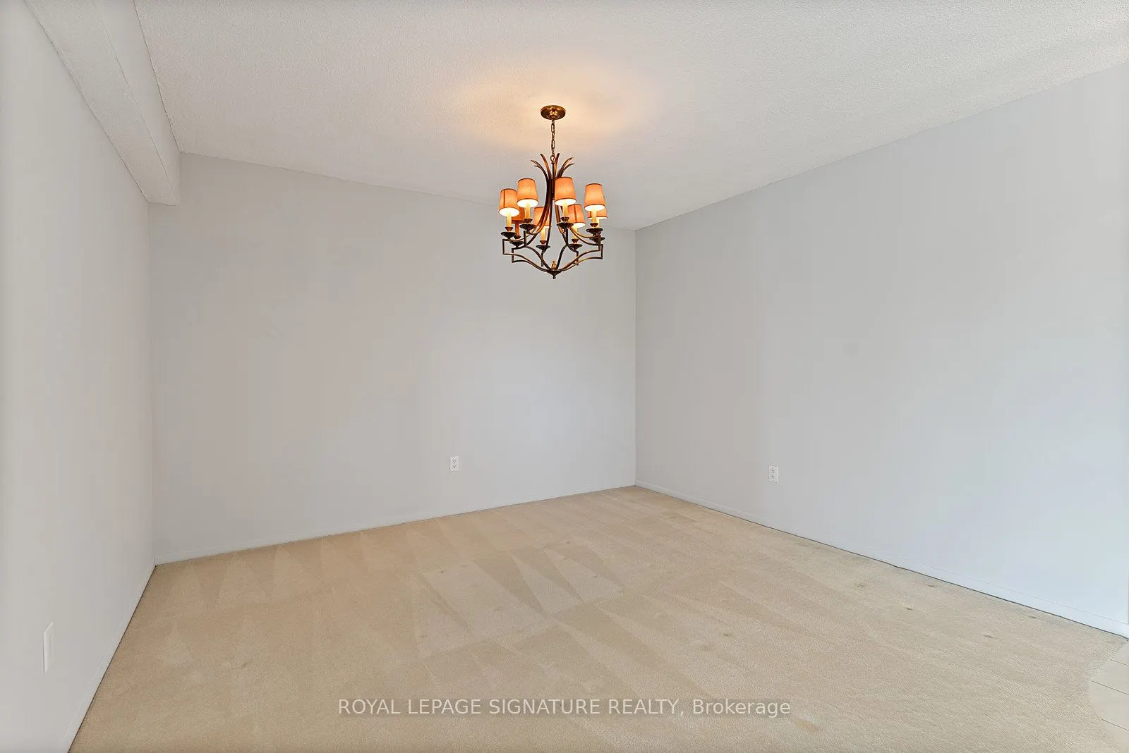 1555 Finch Avenue E, #404