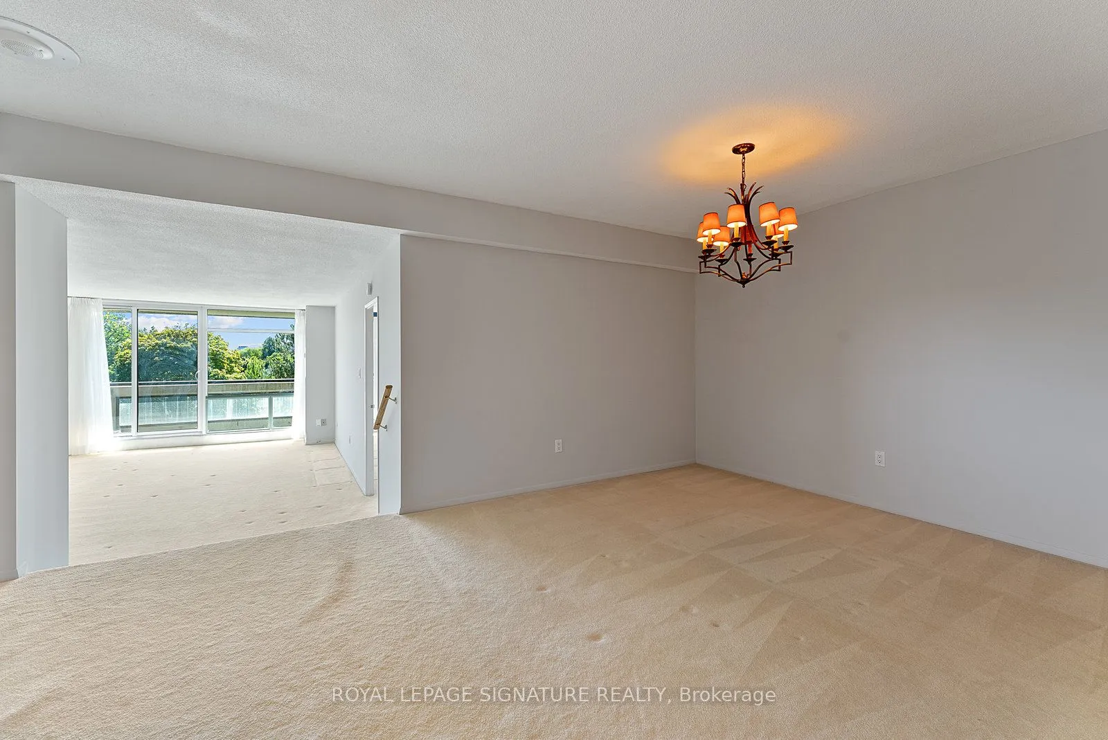 1555 Finch Avenue E, #404