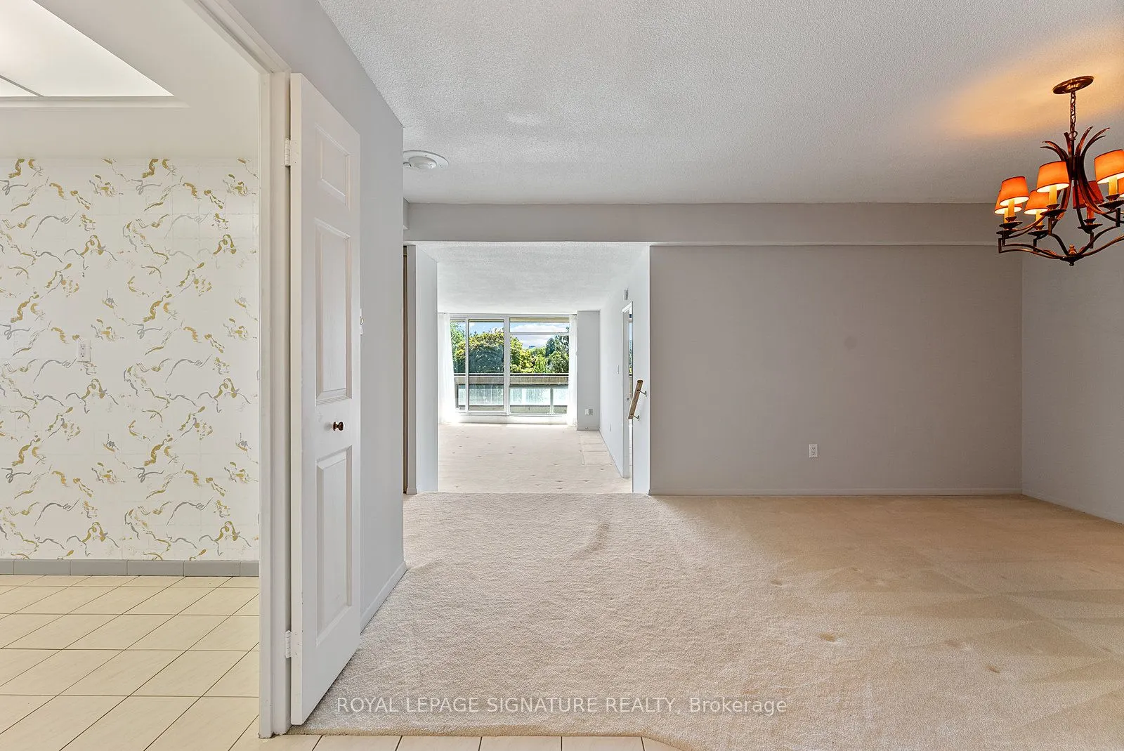 1555 Finch Avenue E, #404