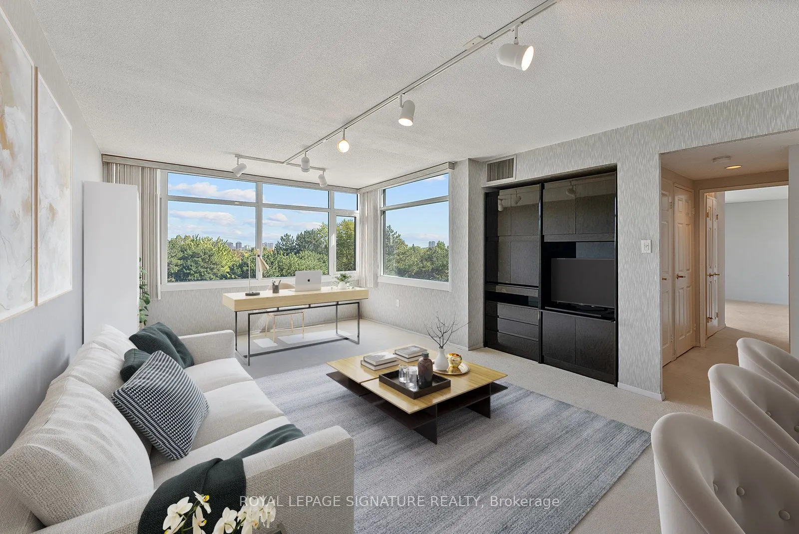 1555 Finch Avenue E, #404