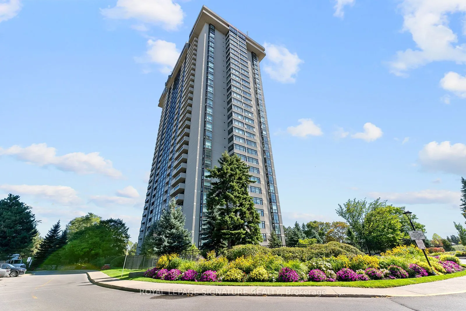 1555 Finch Avenue E, #404