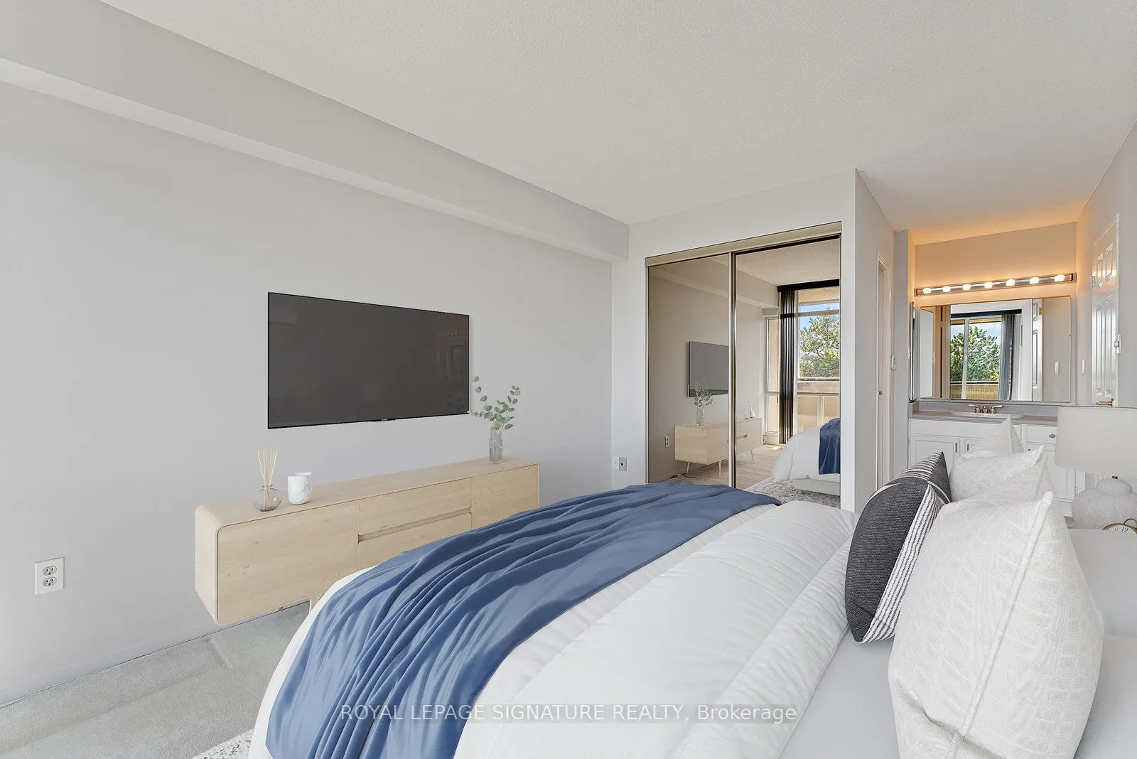 1555 Finch Avenue E, #404