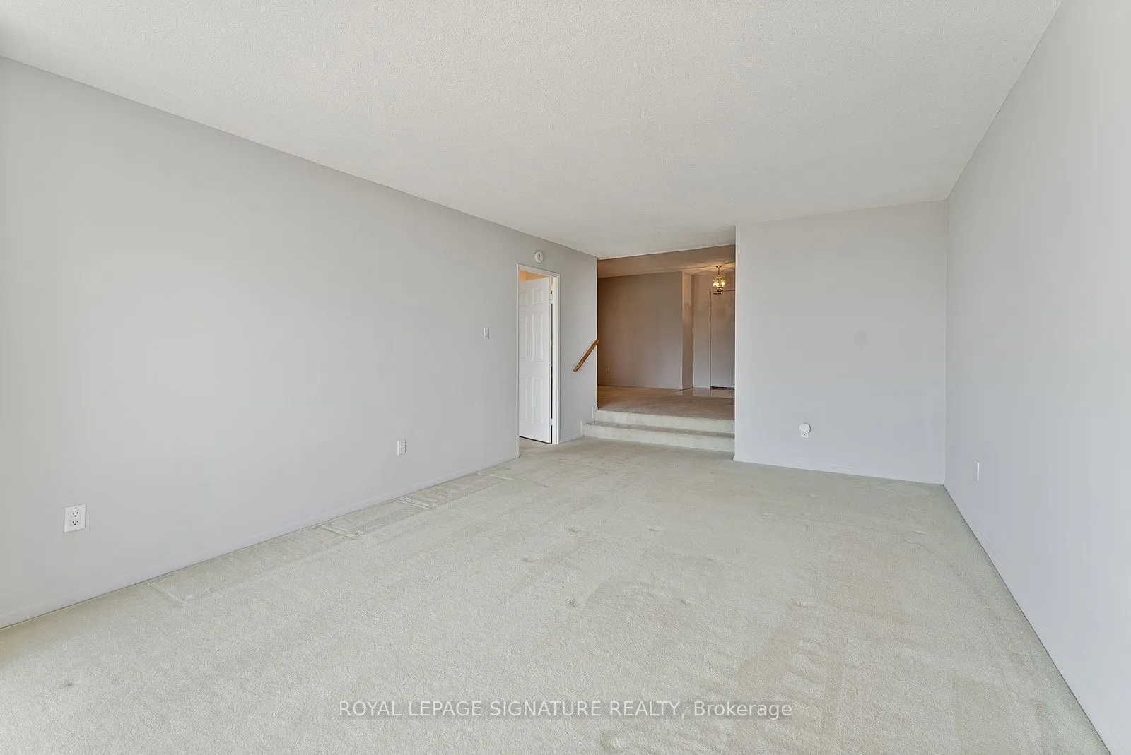 1555 Finch Avenue E, #404