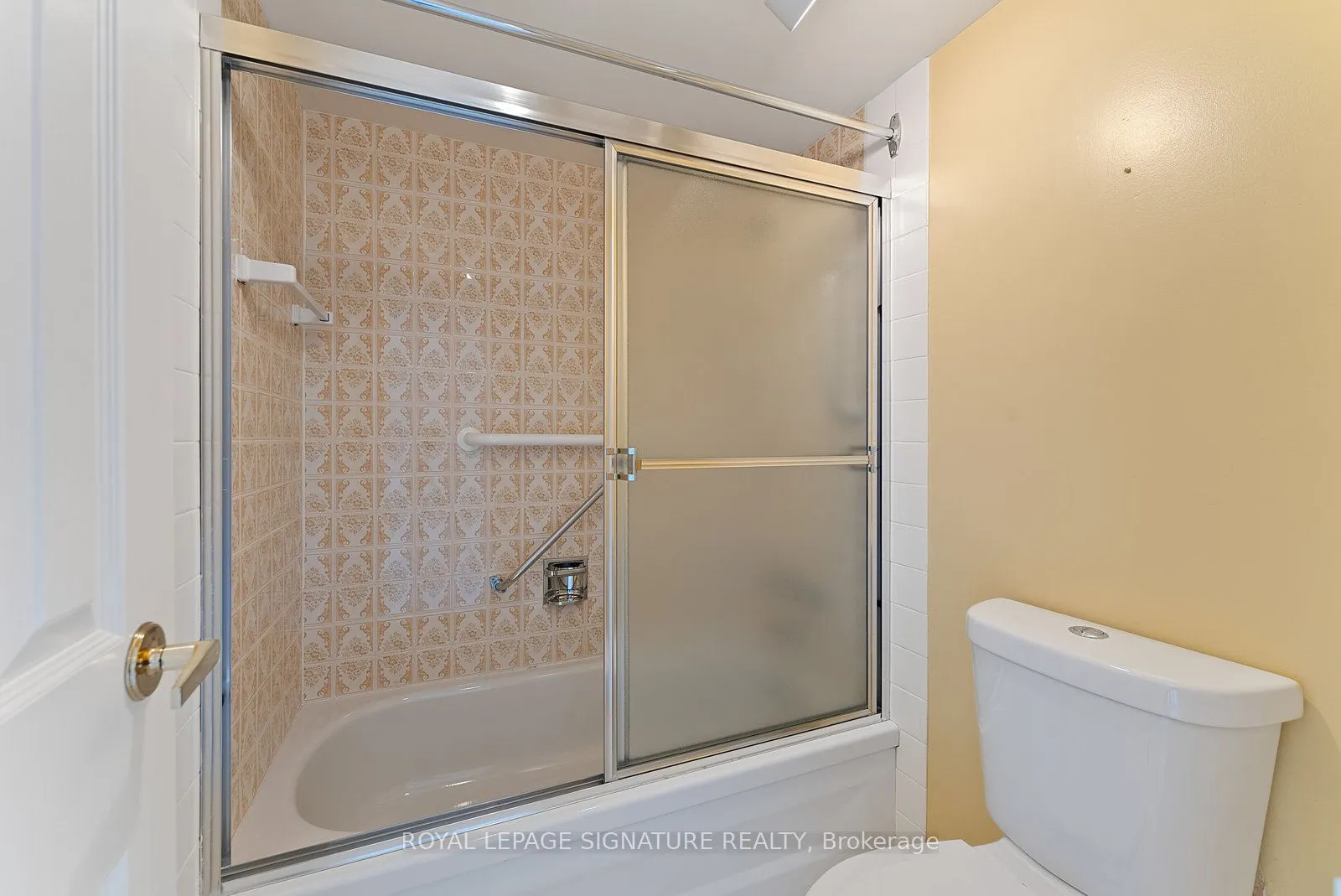 1555 Finch Avenue E, #404