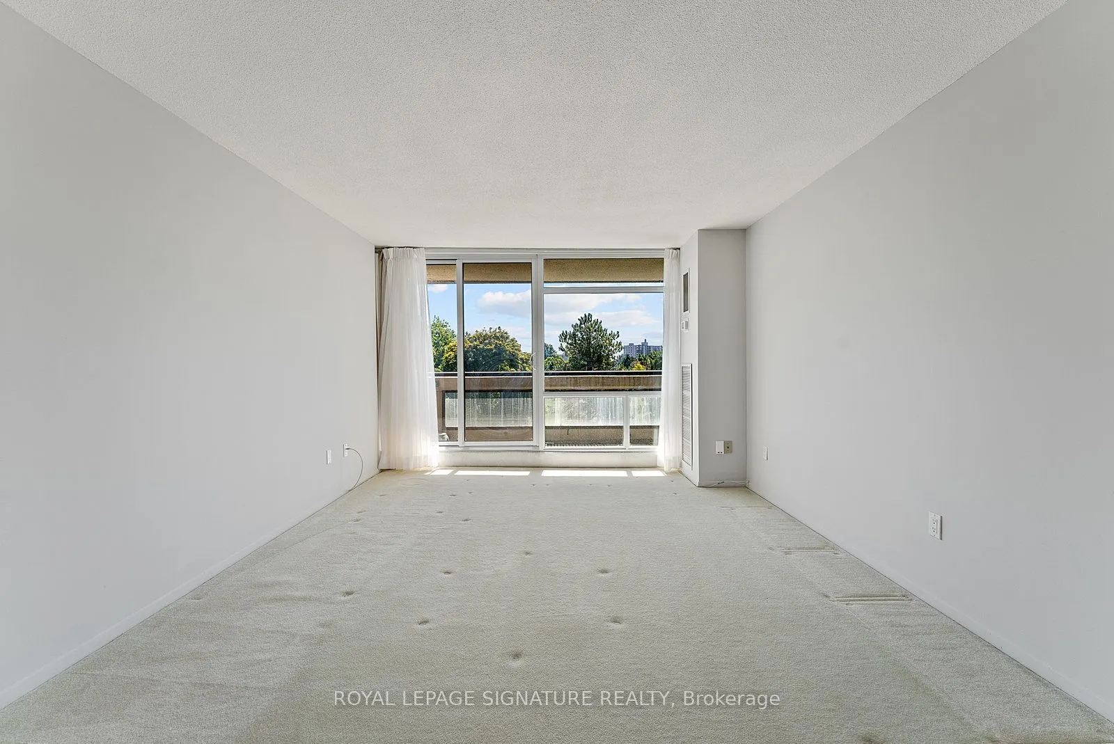 1555 Finch Avenue E, #404