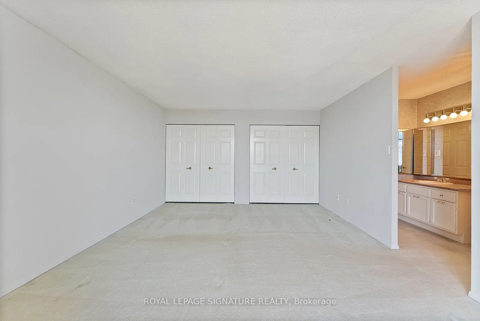 1555 Finch Avenue E, #404