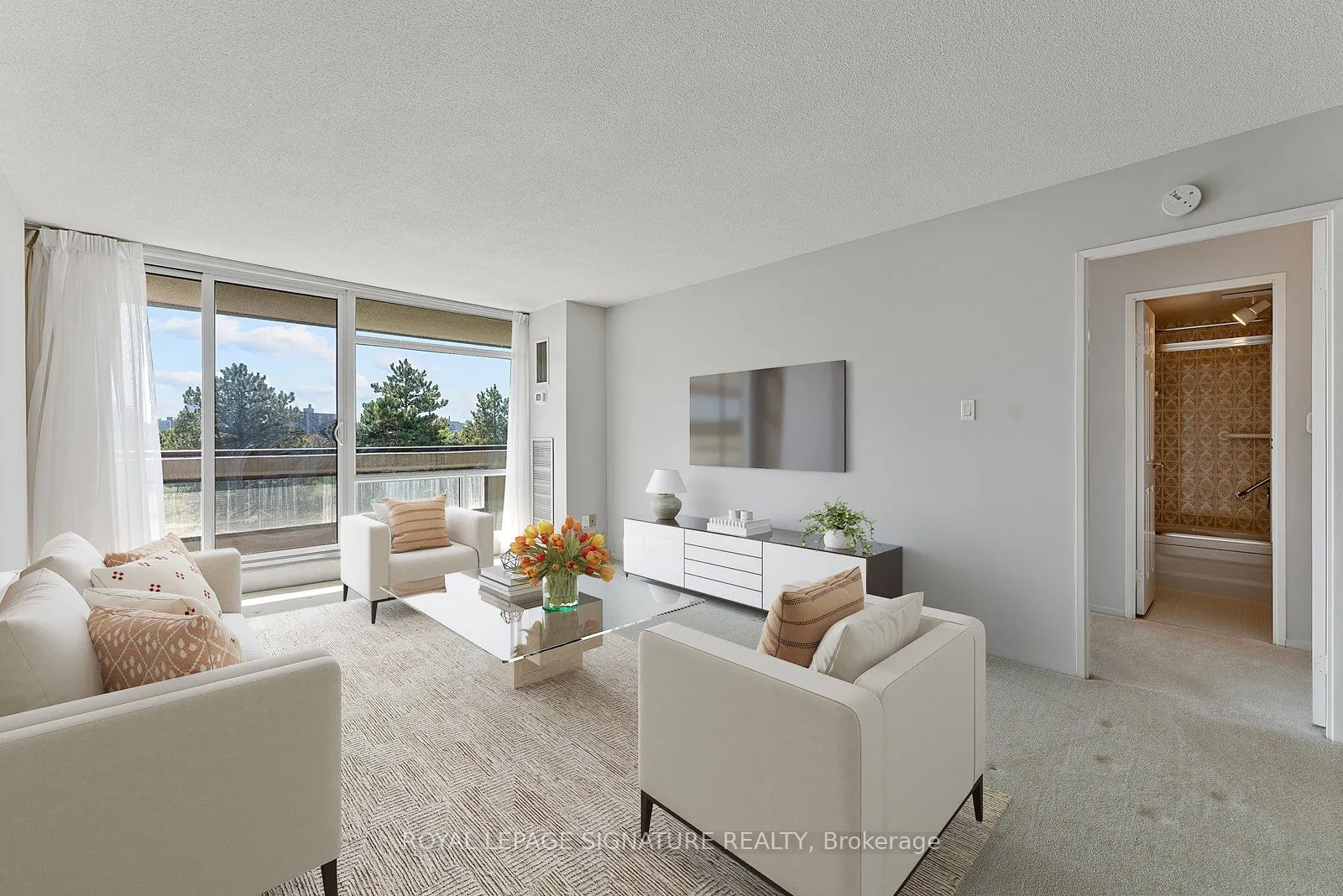 1555 Finch Avenue E, #404