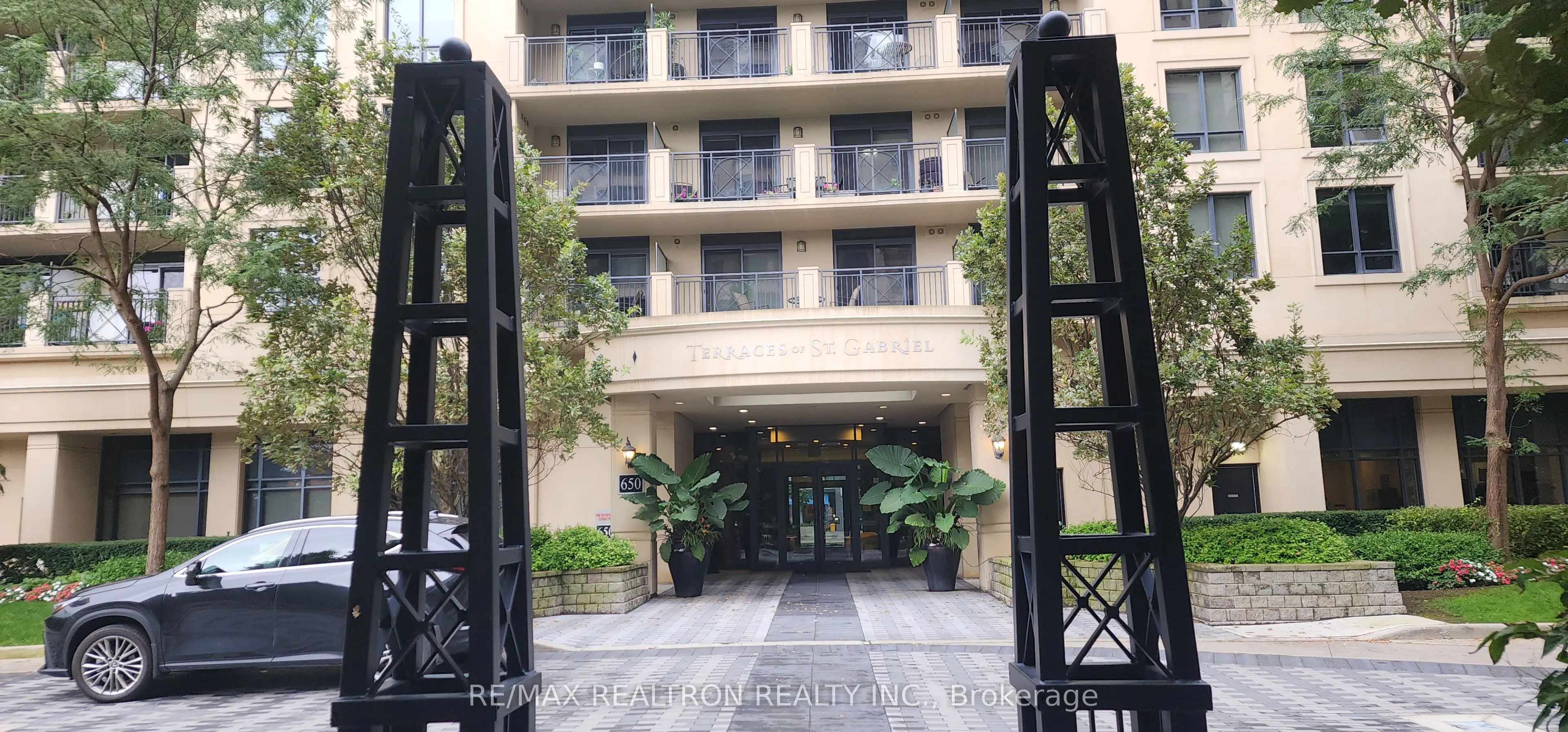 650 Sheppard Avenue E, #401