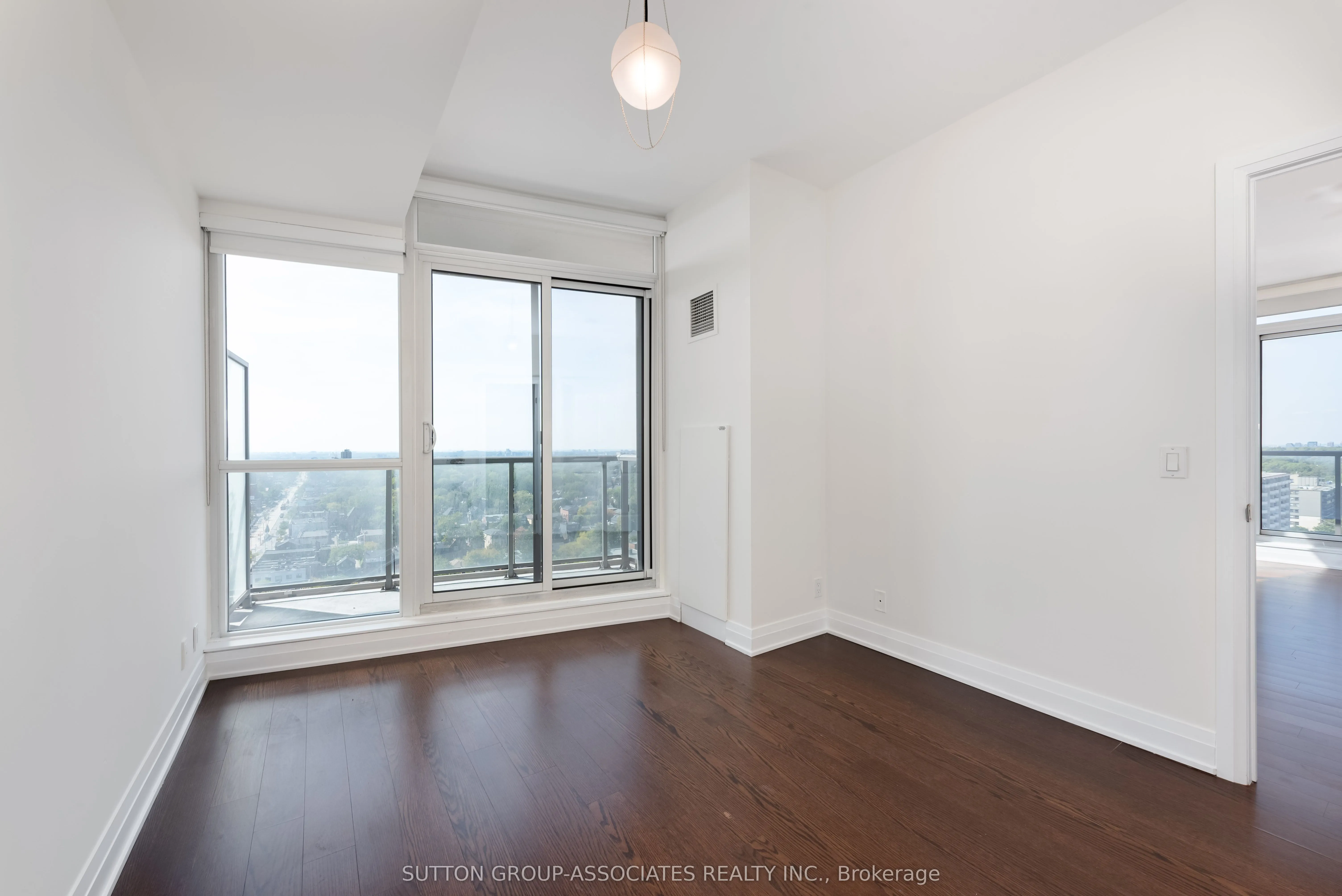 530 St. Clair Avenue W, #1502