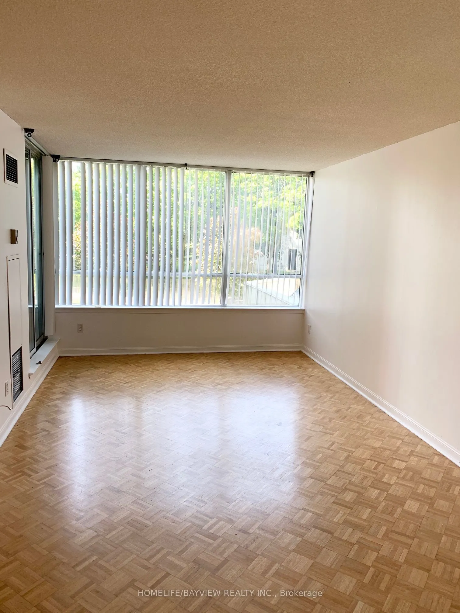 1121 Steeles Avenue W, #208