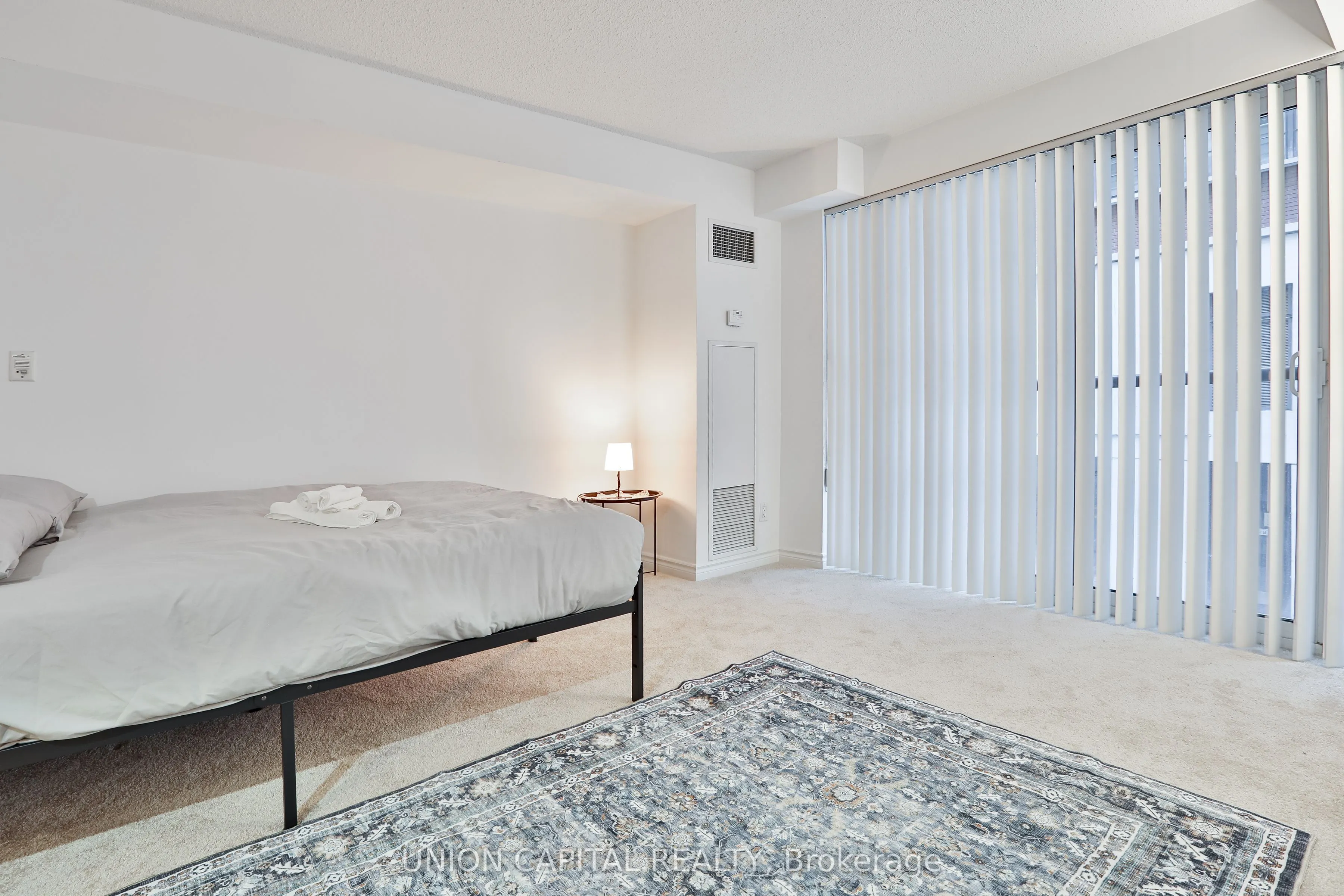 270 Wellington Street W, #222