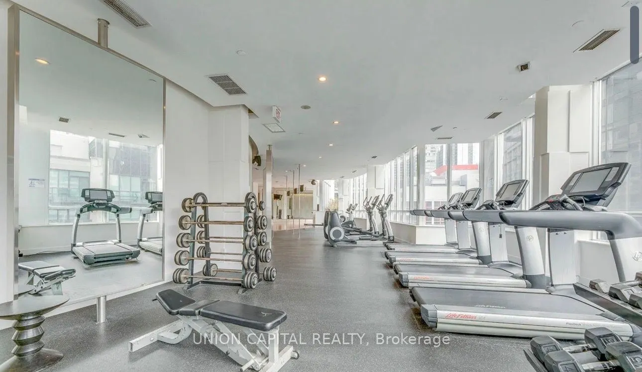 270 Wellington Street W, #222