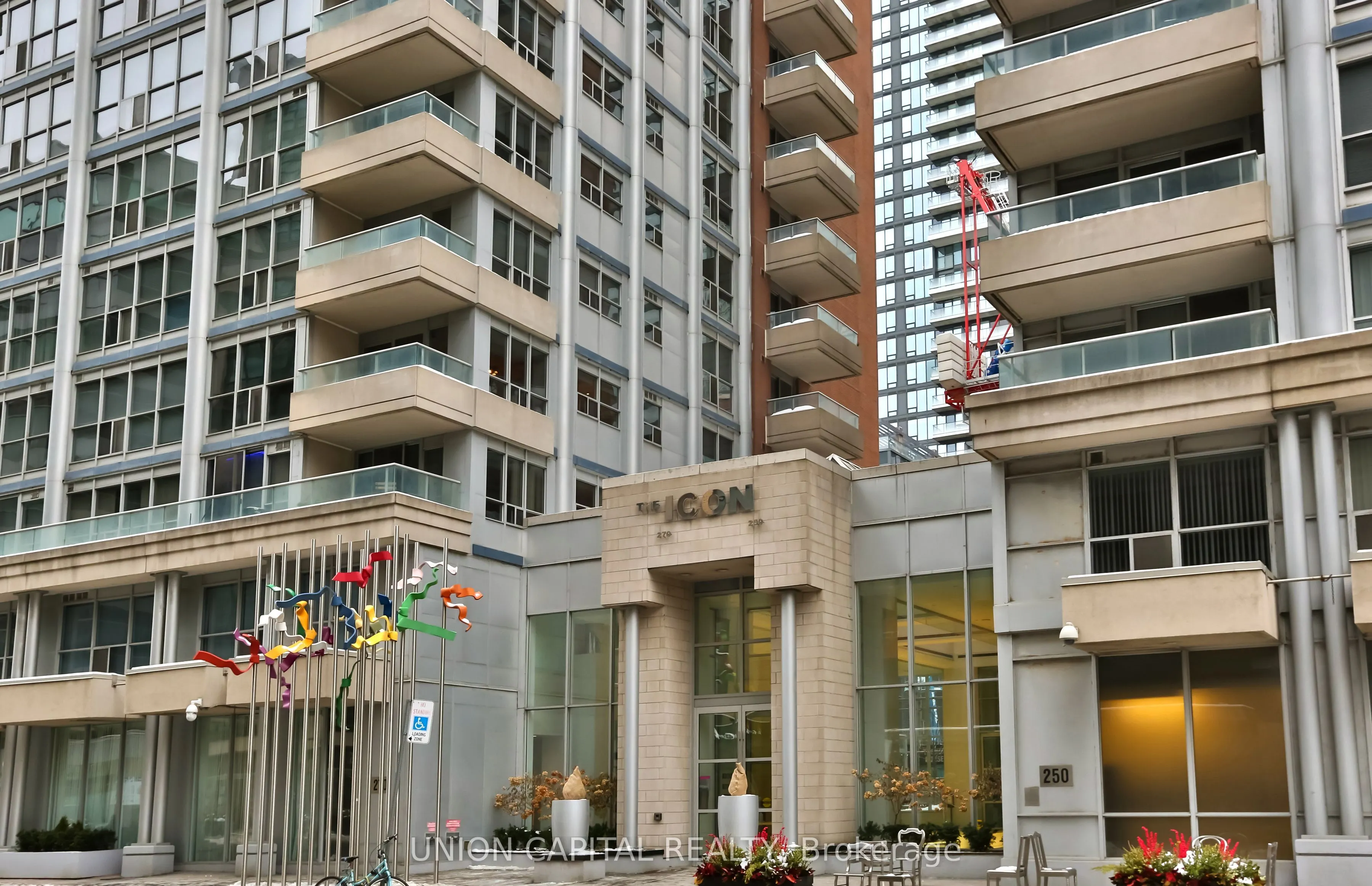 270 Wellington Street W, #222