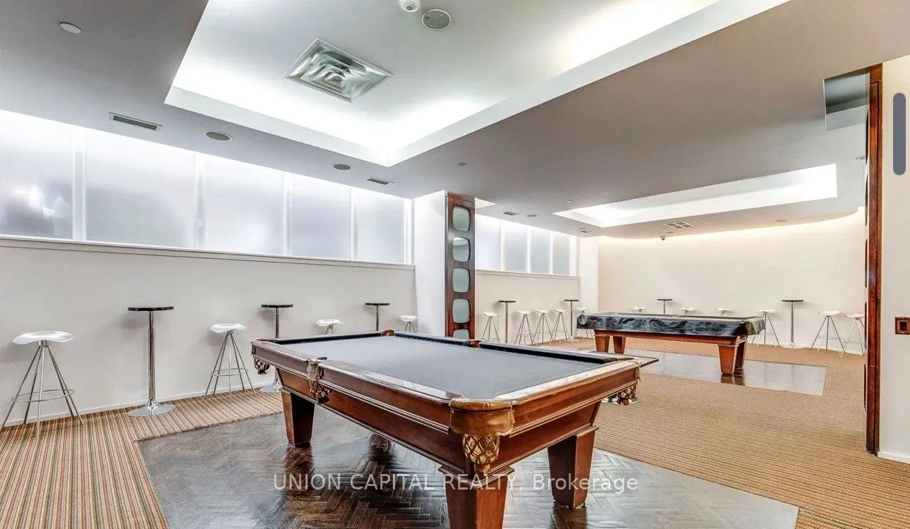 270 Wellington Street W, #222