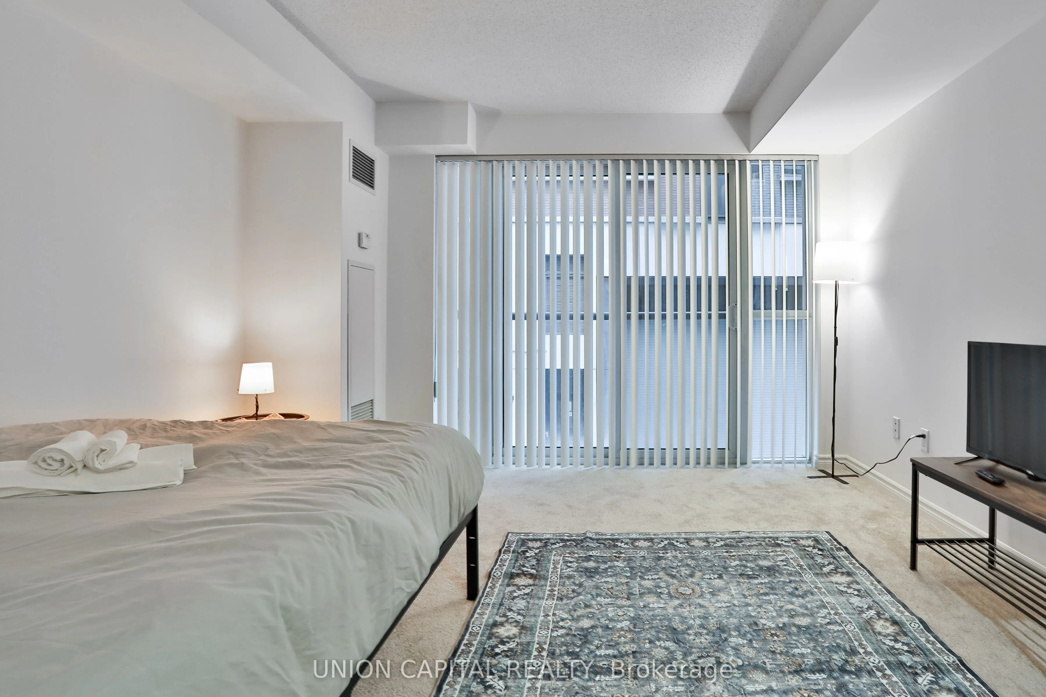 270 Wellington Street W, #222