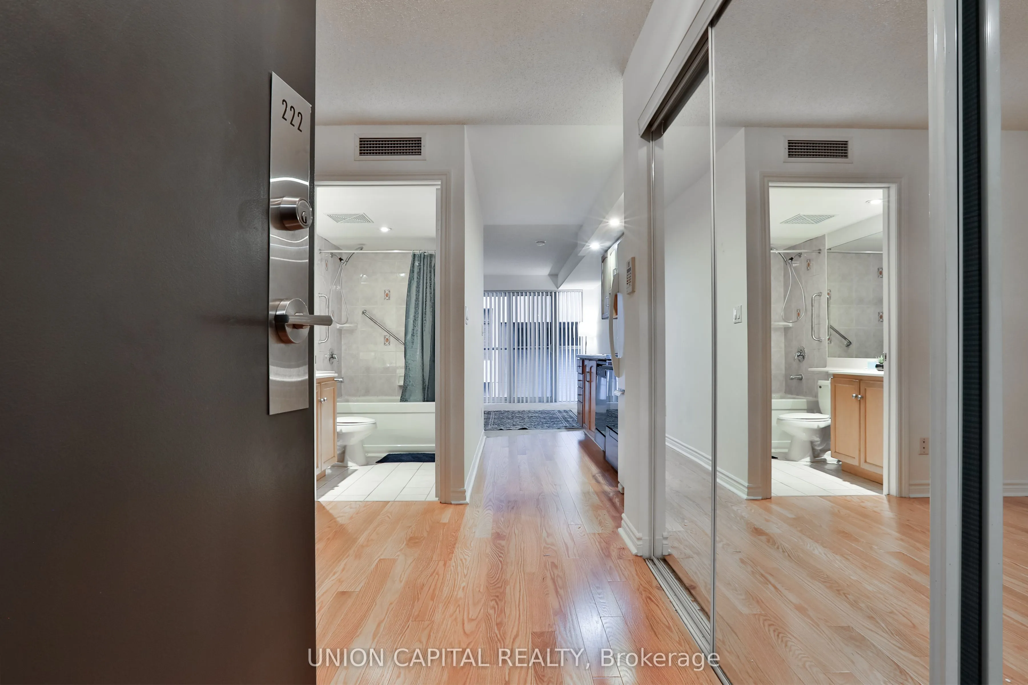 270 Wellington Street W, #222