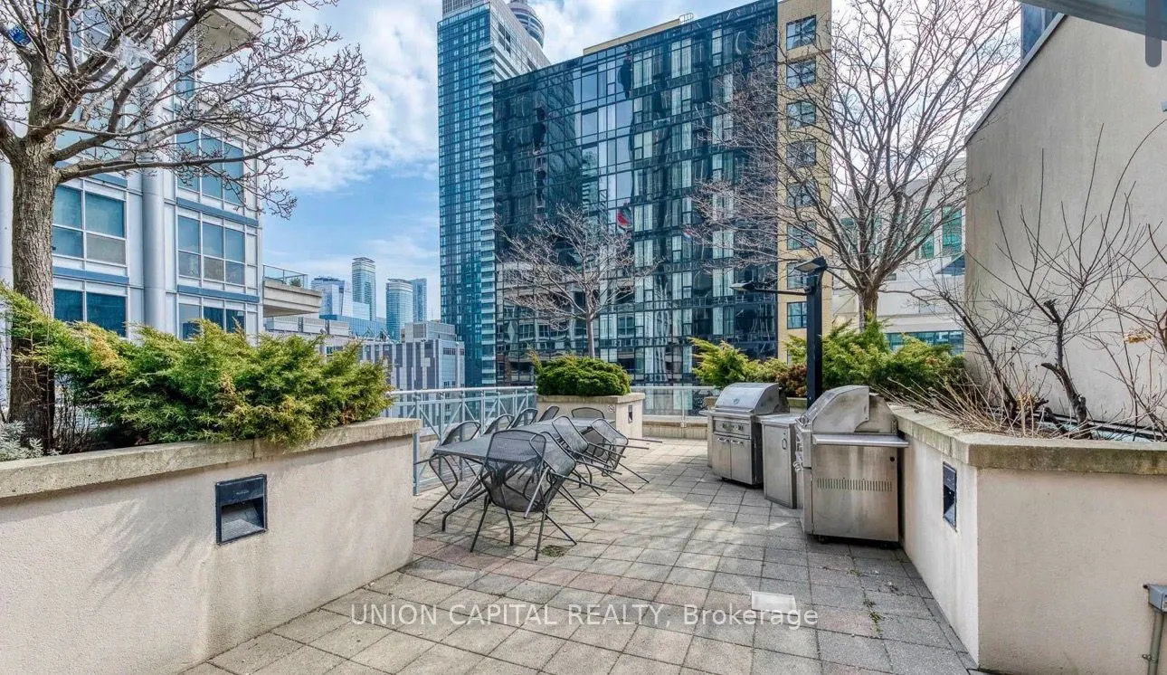 270 Wellington Street W, #222