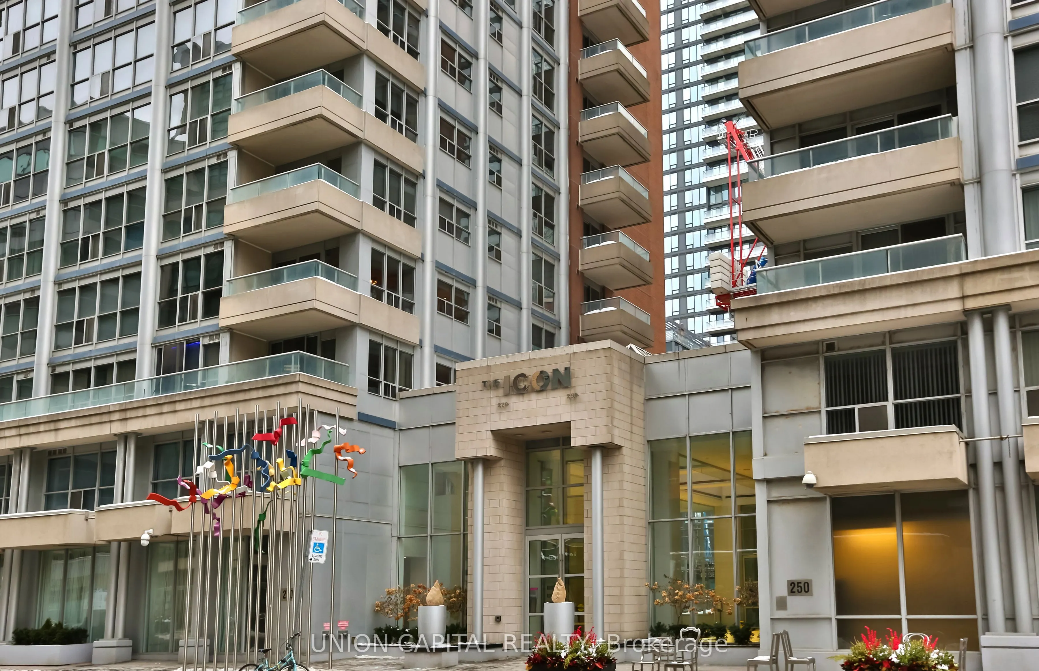 270 Wellington Street W, #222