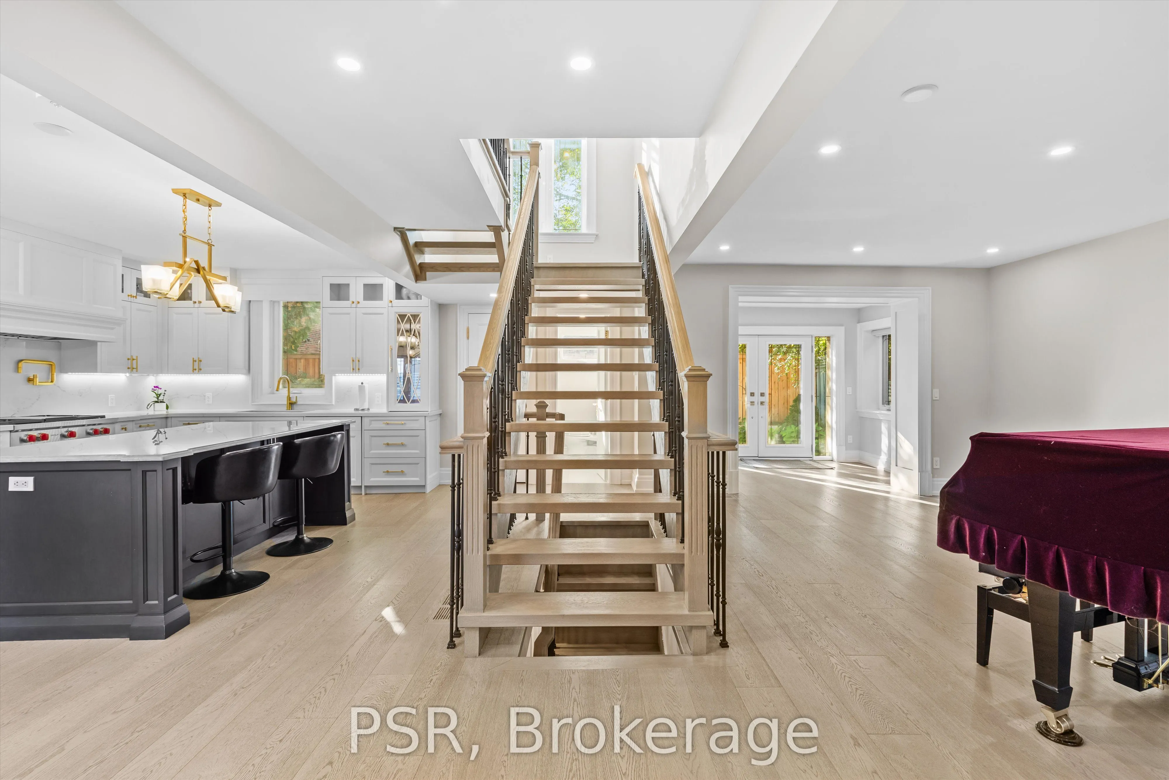 15 Strathallan Boulevard