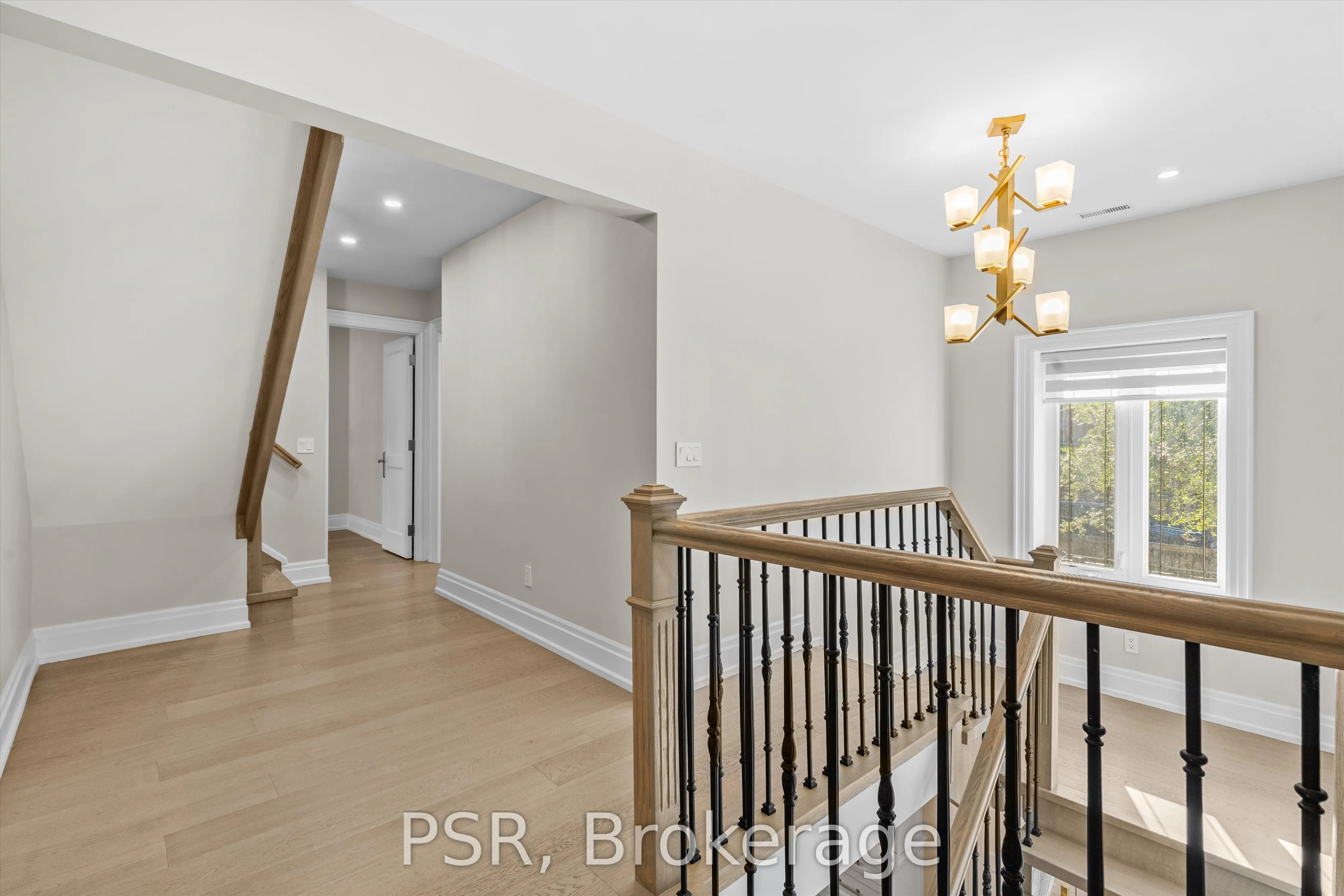 15 Strathallan Boulevard