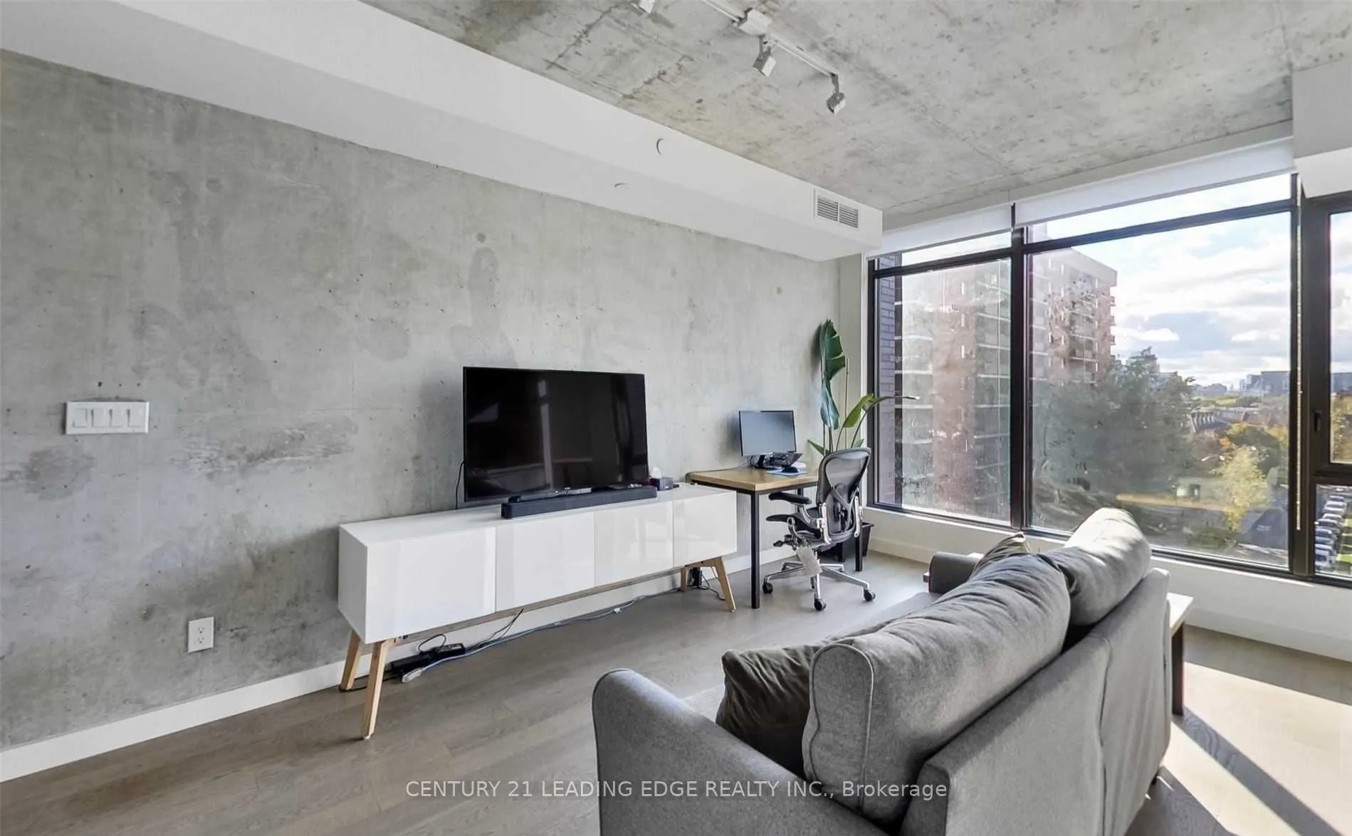 111 Bathurst Street, #409