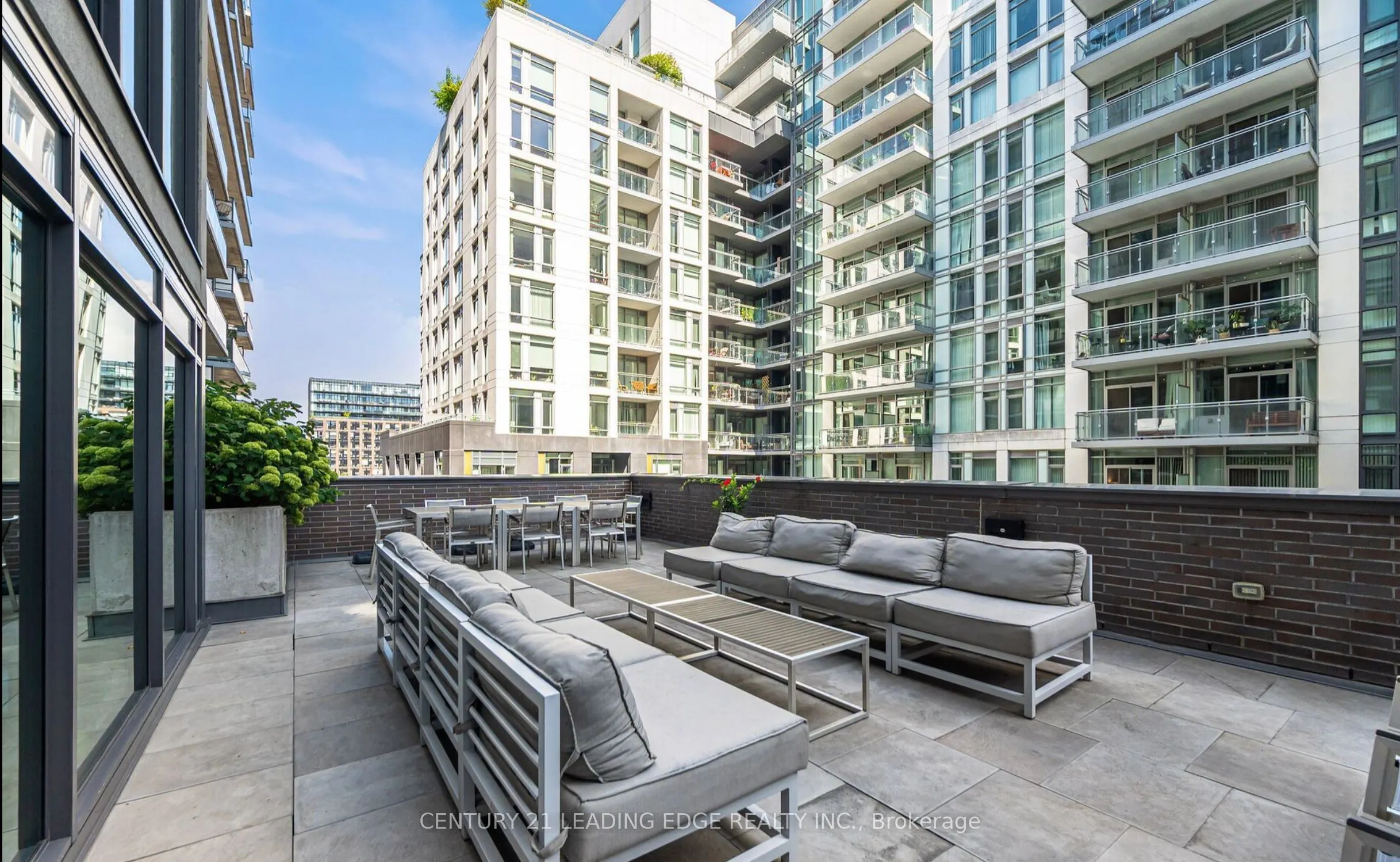 111 Bathurst Street, #409