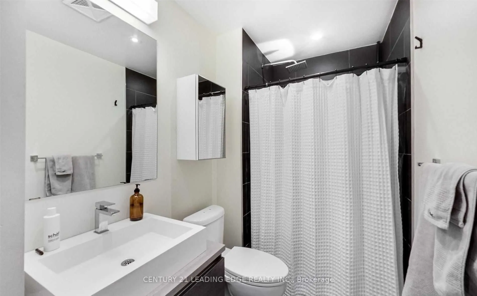 111 Bathurst Street, #409