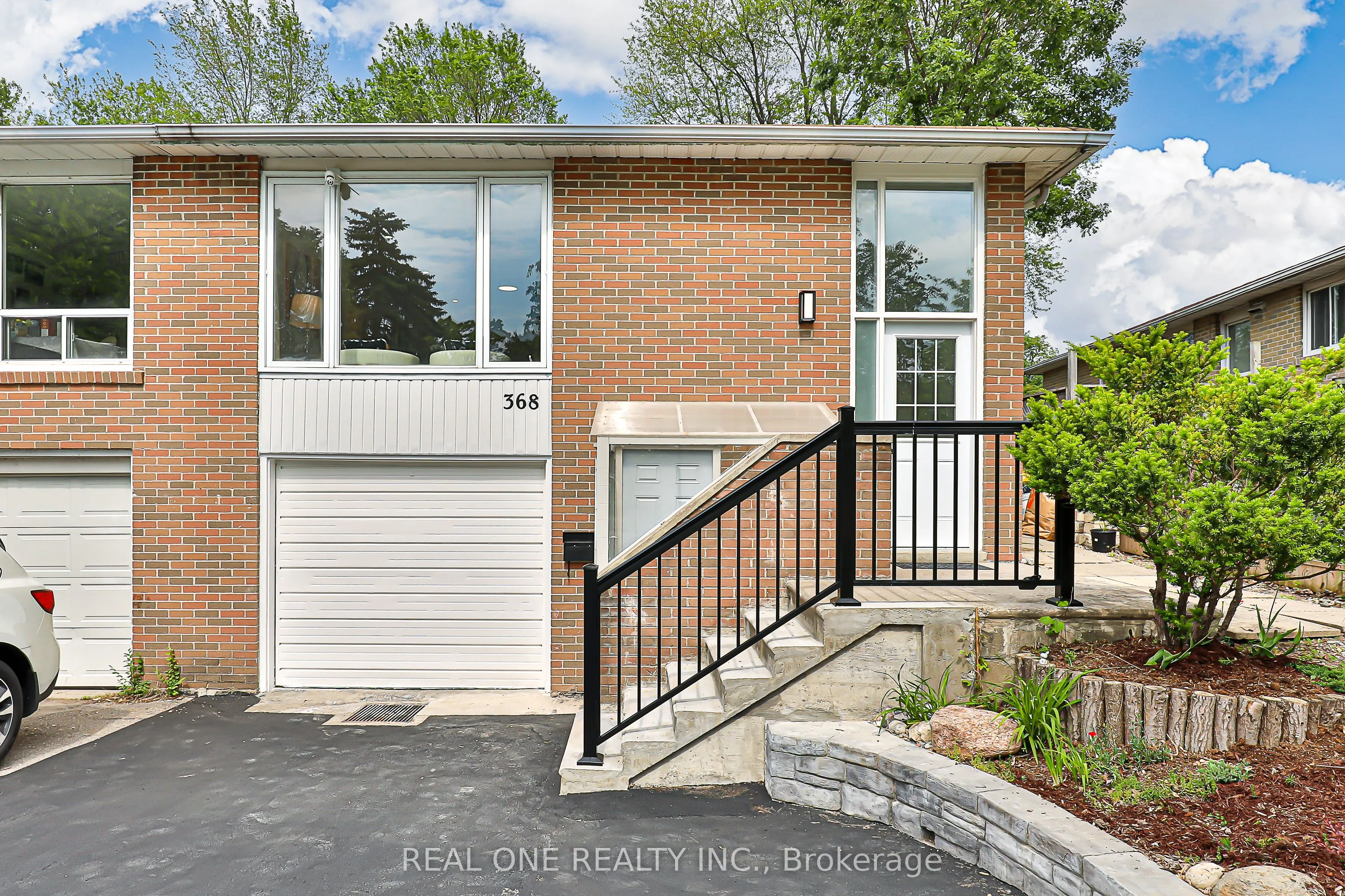 368 Hollyberry Trail