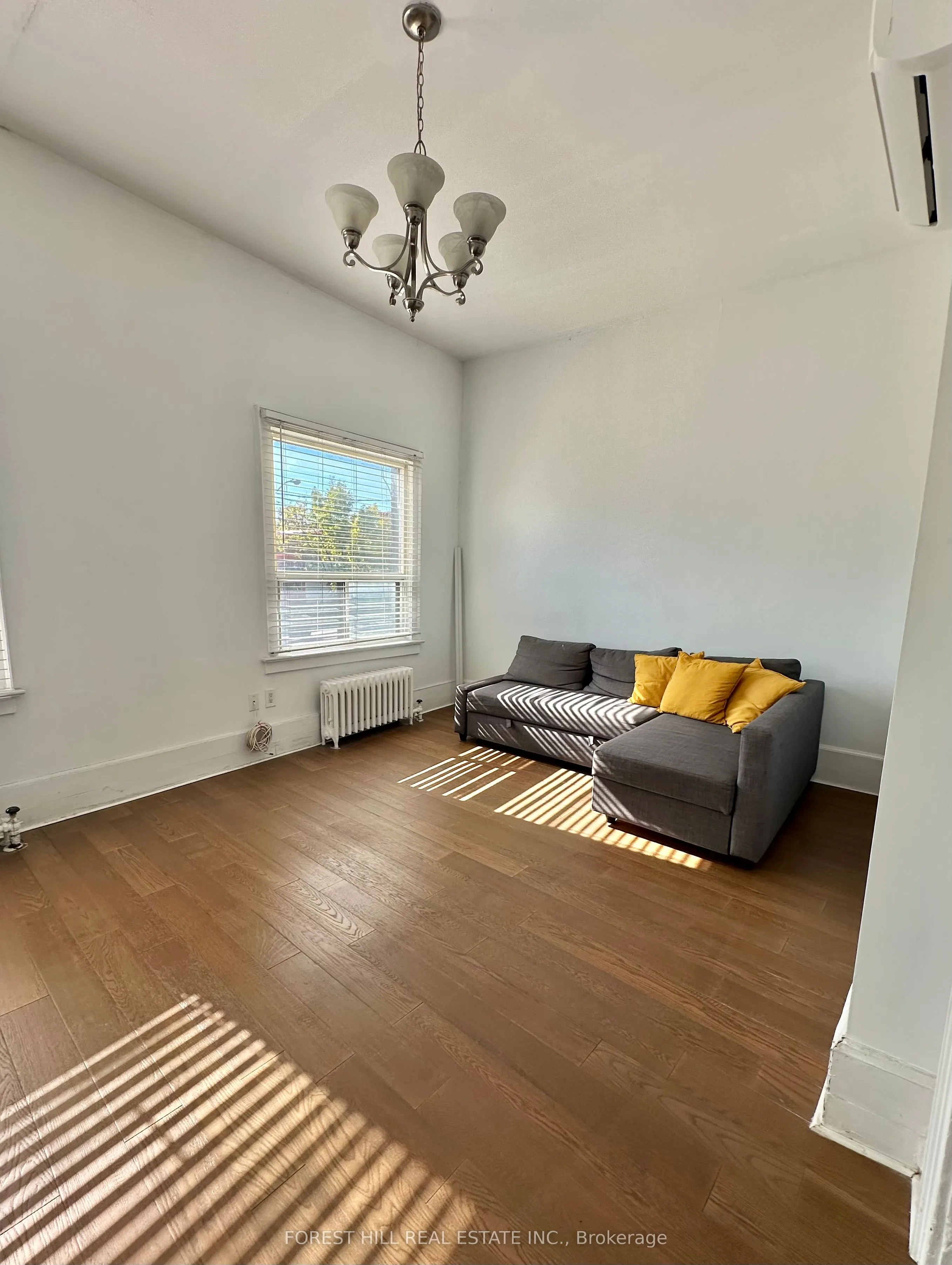 280 Eglinton Avenue W